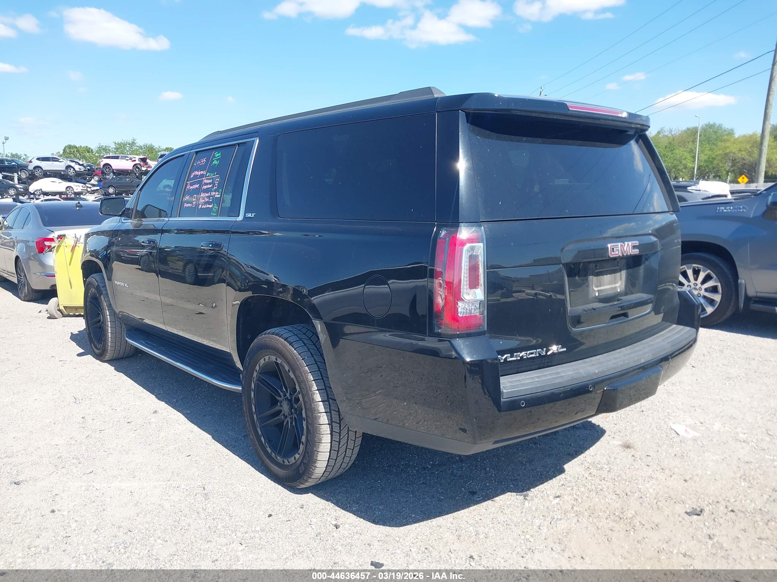 GMC YUKON image 3