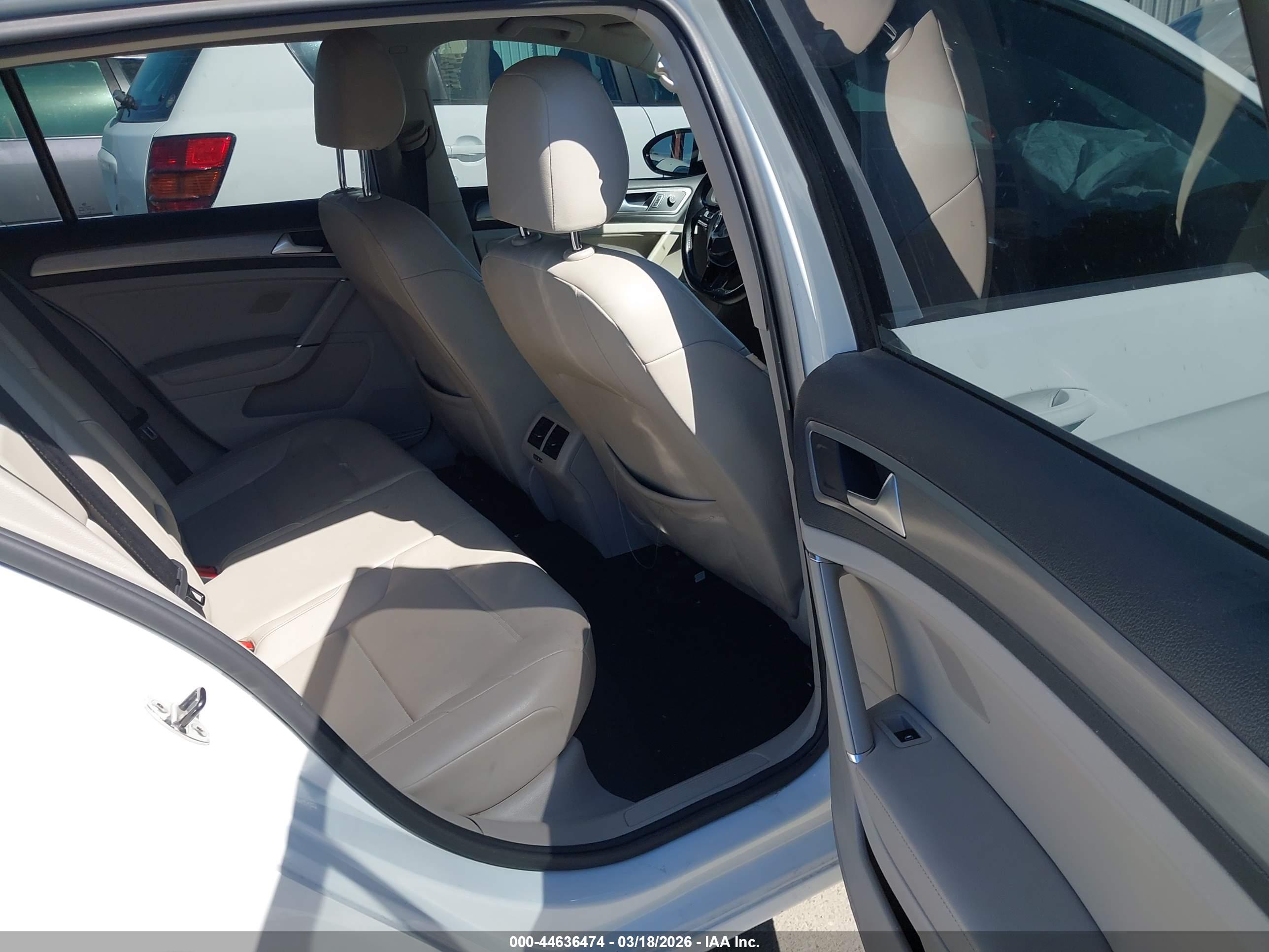 VOLKSWAGEN GOLF image 8