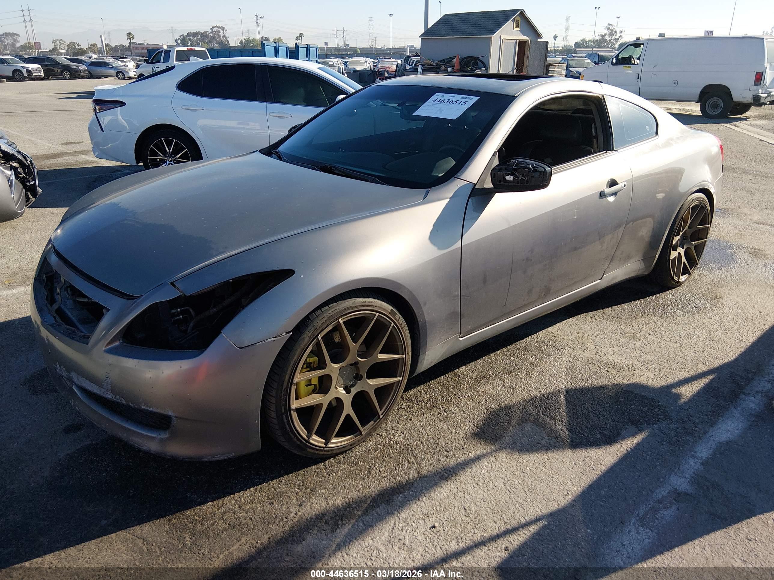 INFINITI G37 image 2