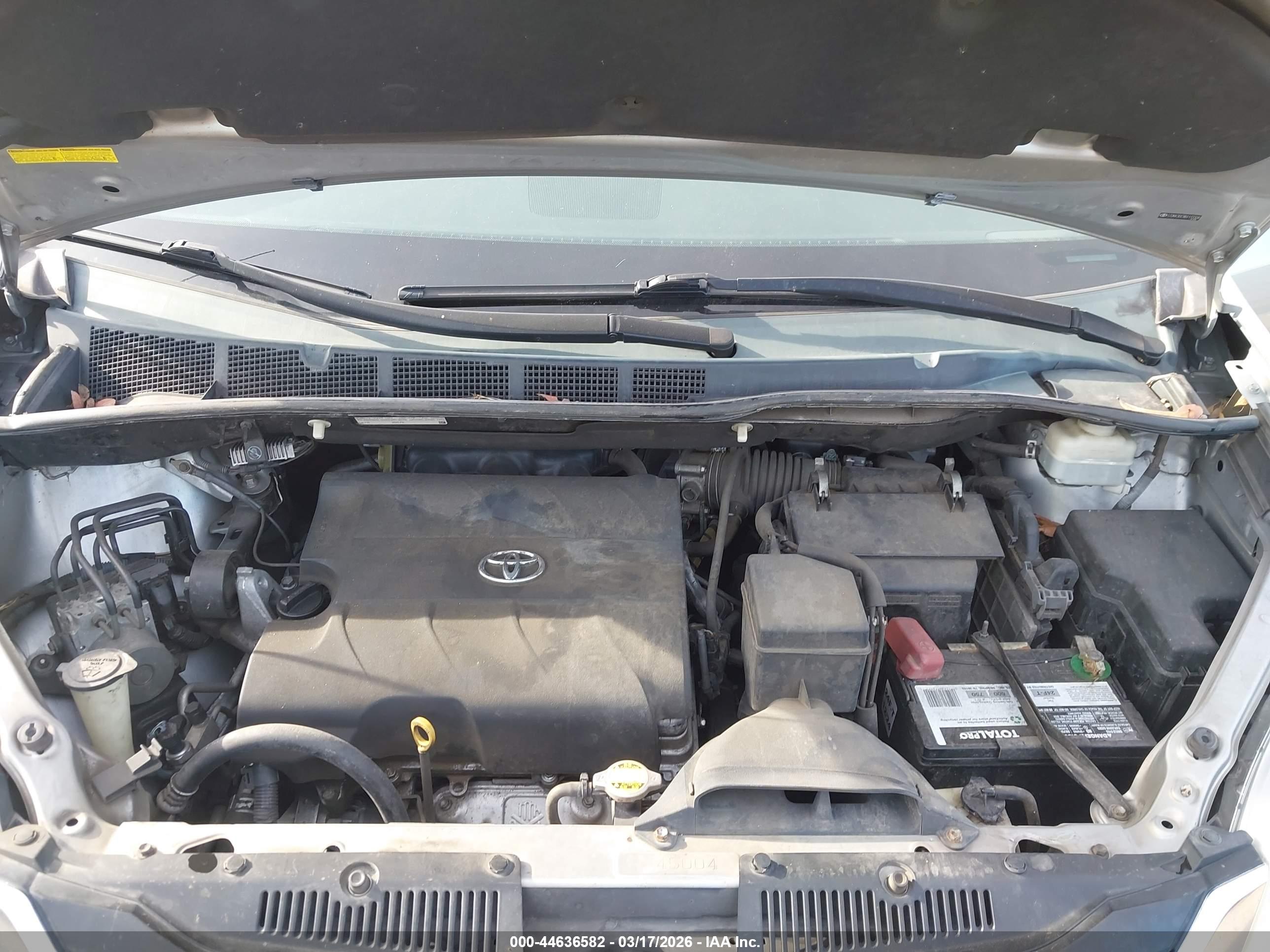 TOYOTA SIENNA image 10