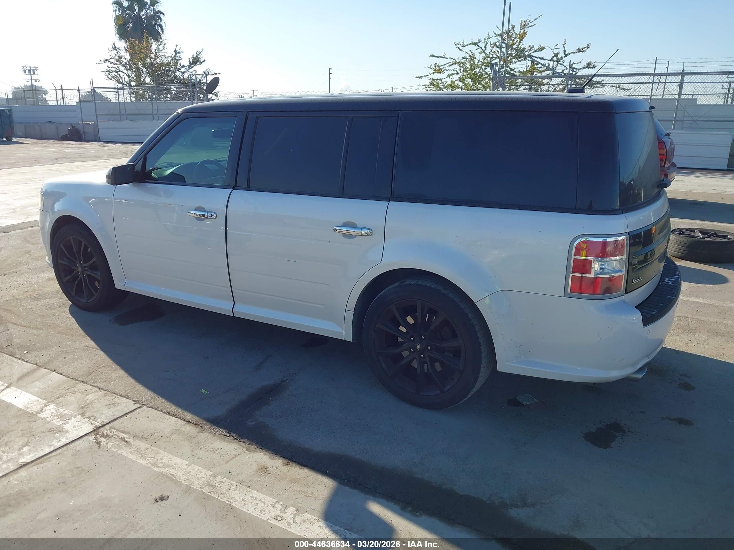 FORD FLEX image 3