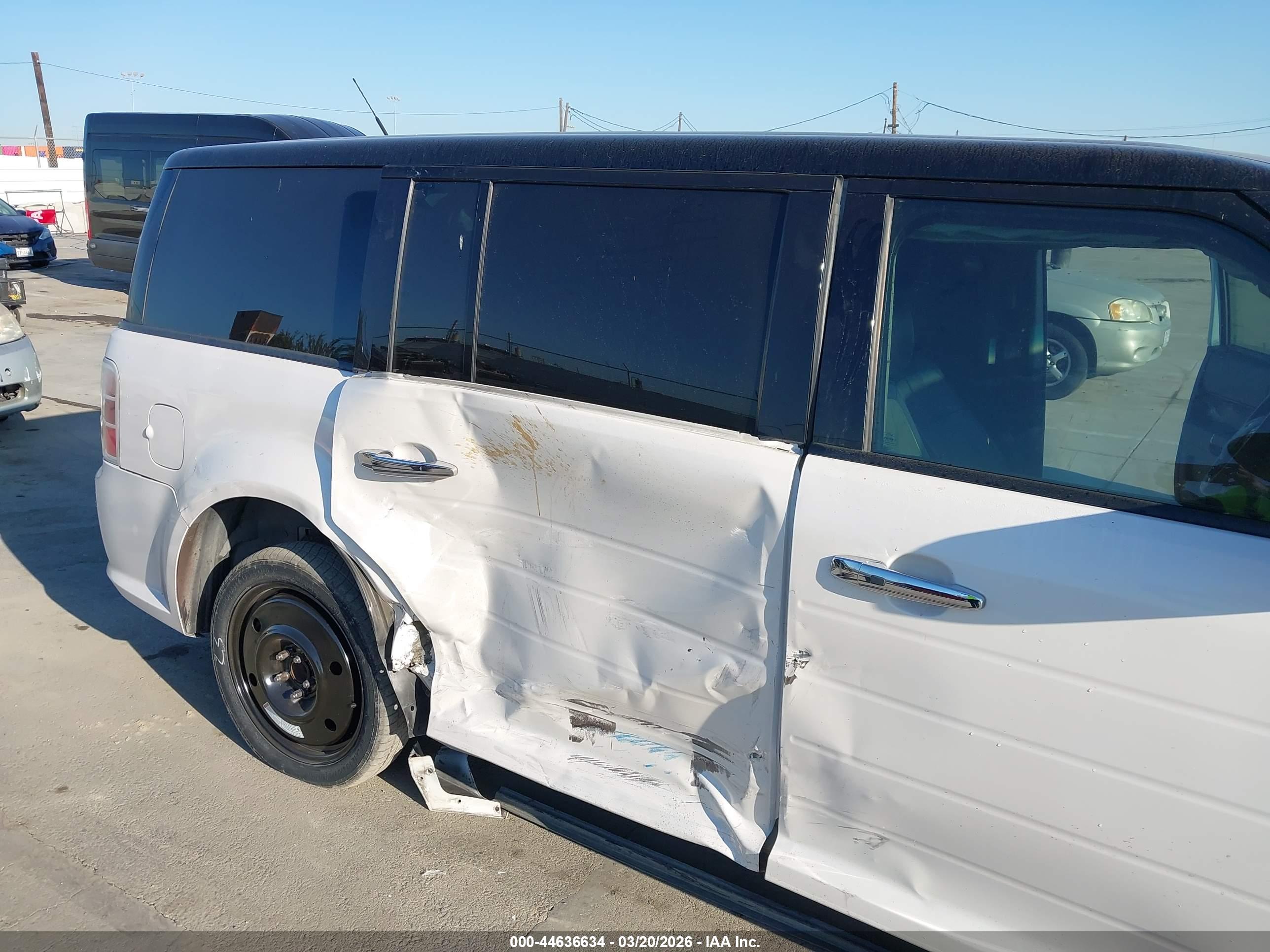 FORD FLEX image 6