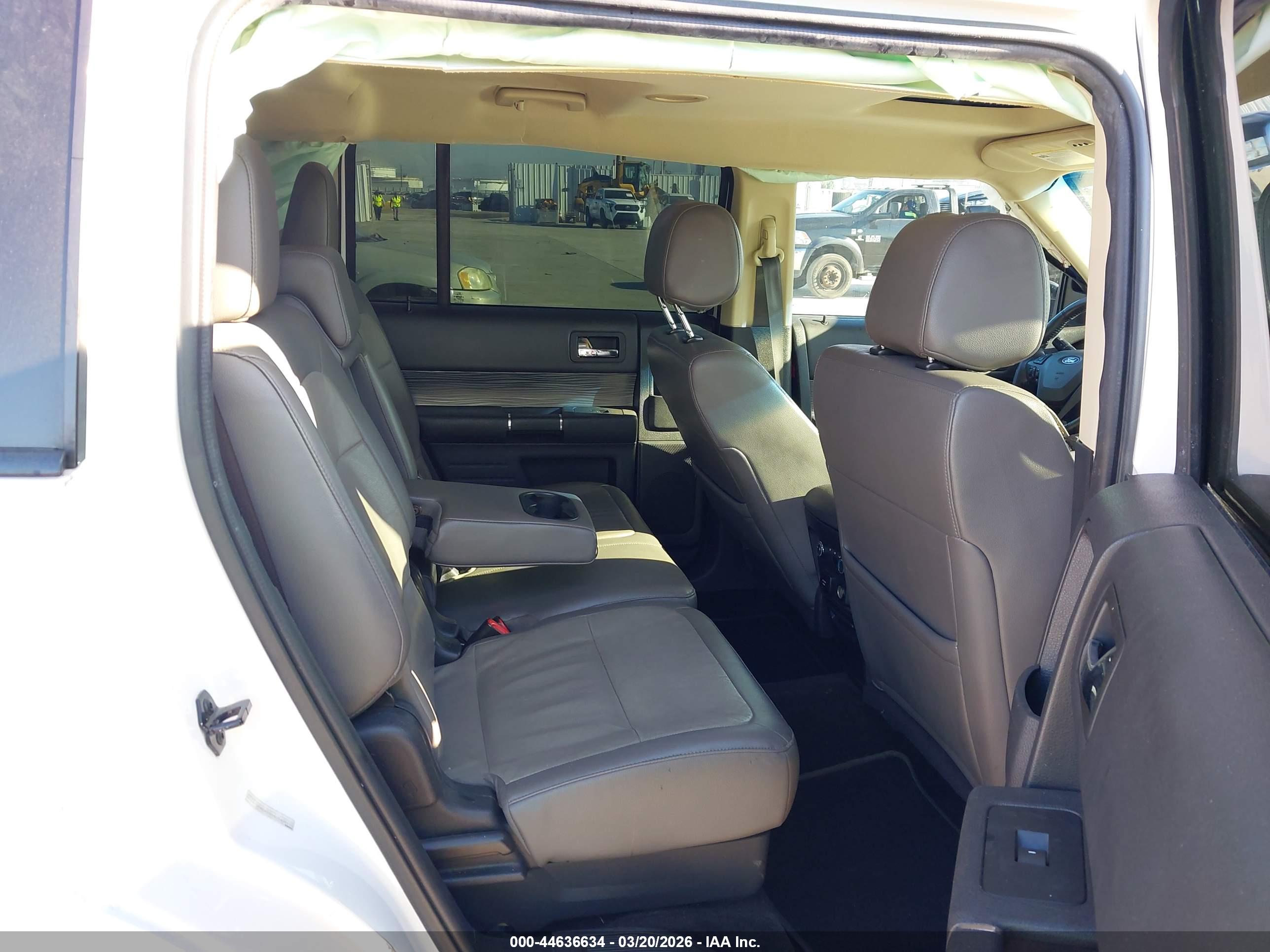 FORD FLEX image 8
