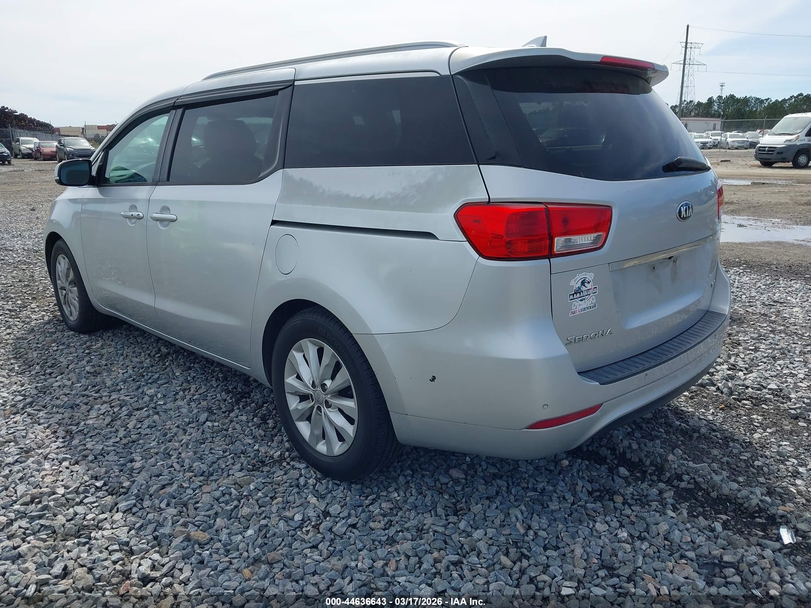 KIA SEDONA image 3
