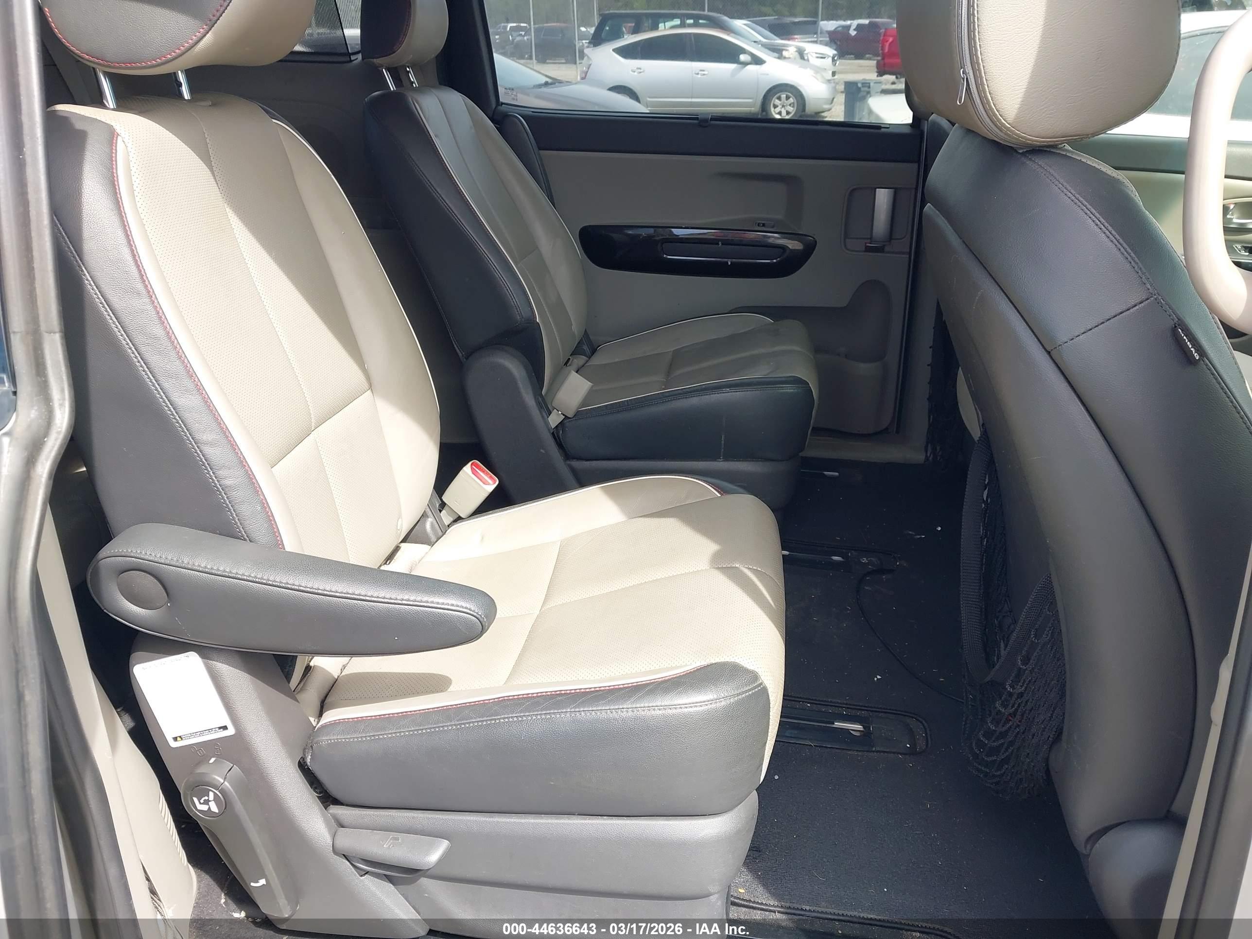 KIA SEDONA image 8