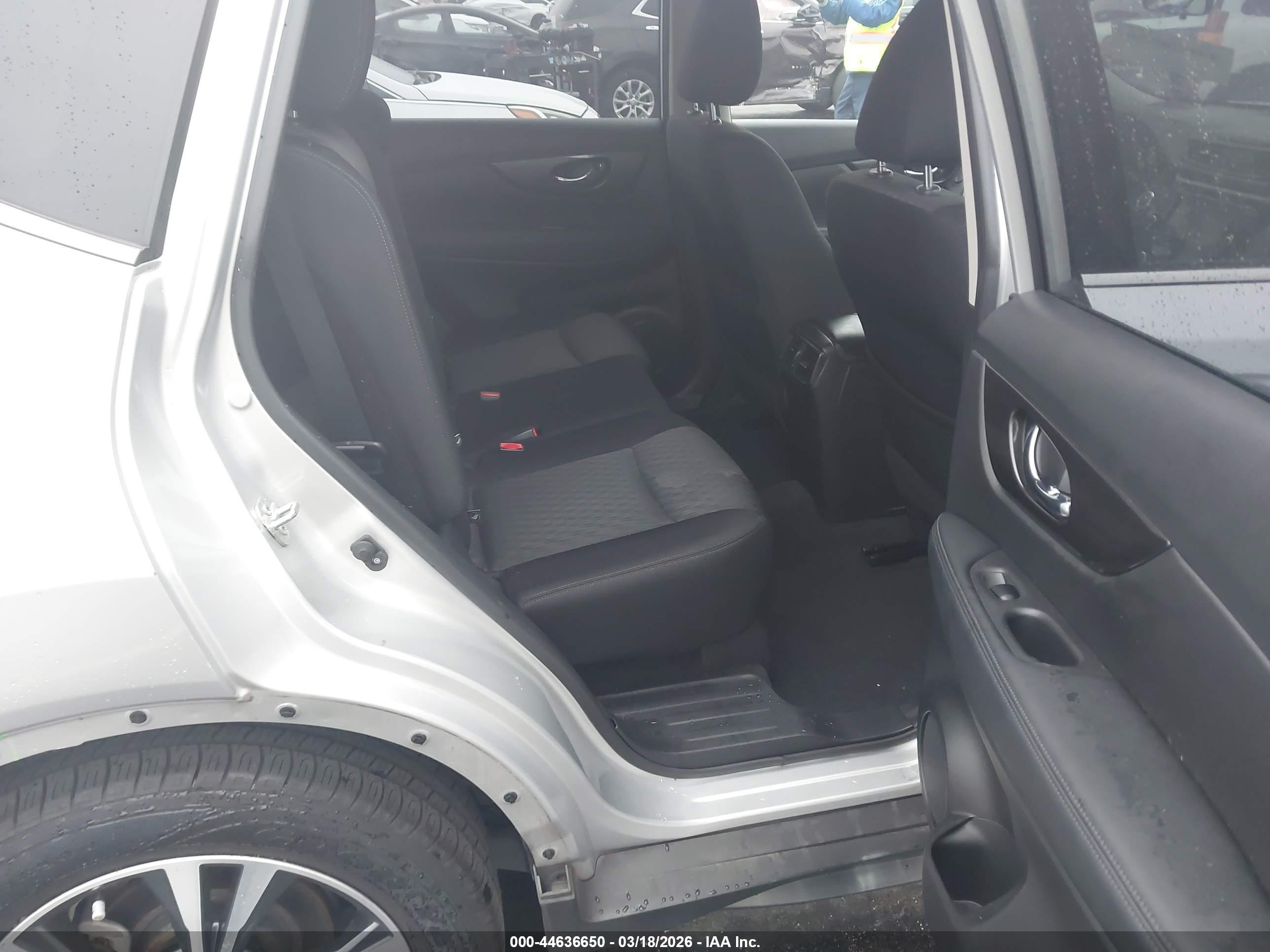 NISSAN ROGUE image 8