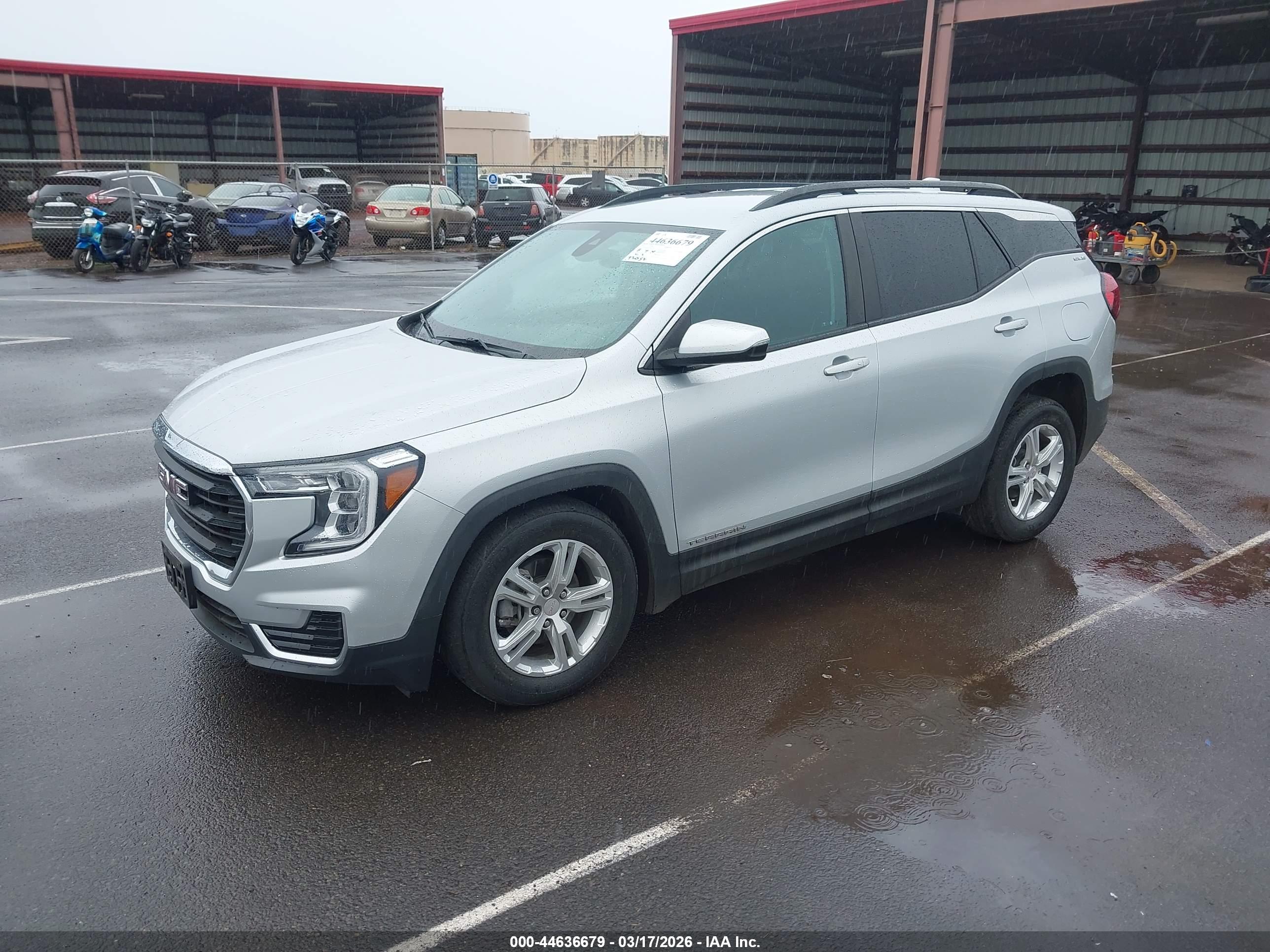 GMC TERRAIN image 2