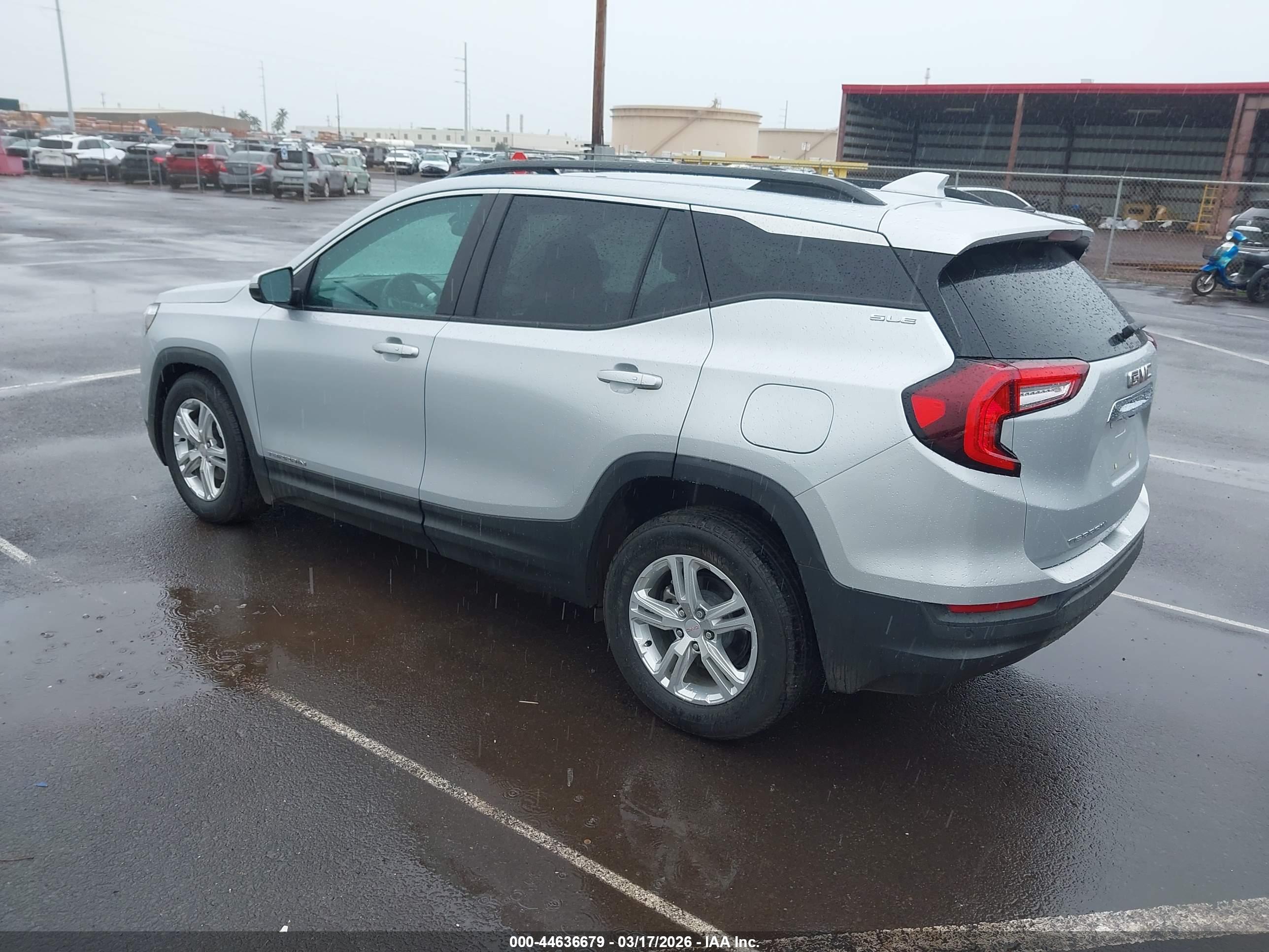 GMC TERRAIN image 3
