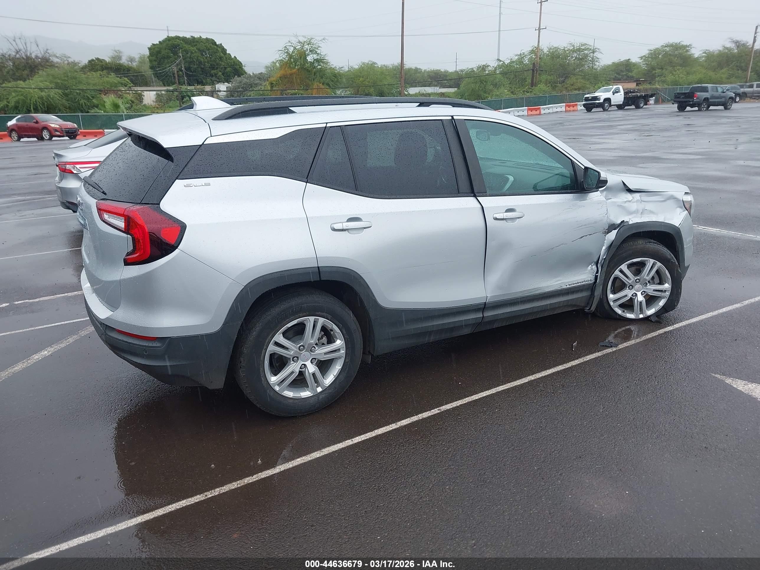 GMC TERRAIN image 4