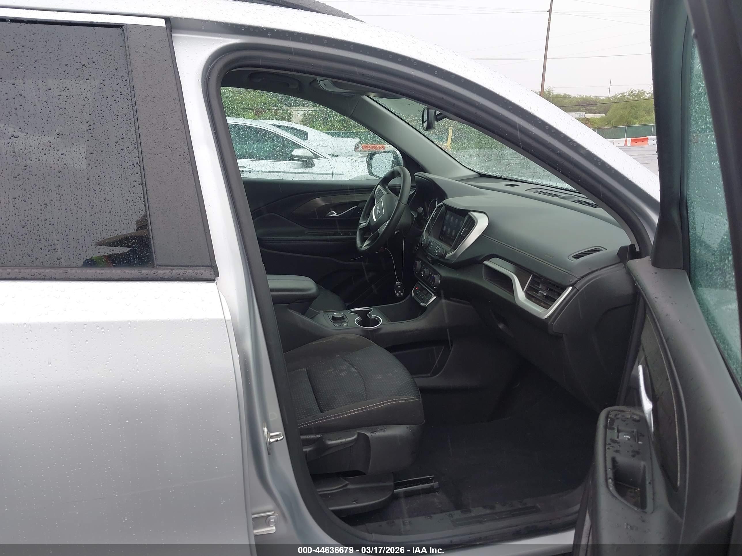 GMC TERRAIN image 5
