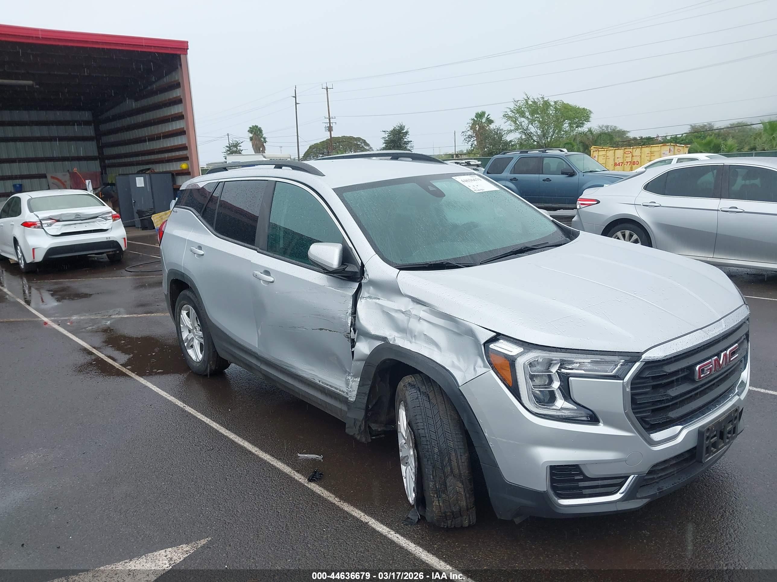 GMC TERRAIN image 6
