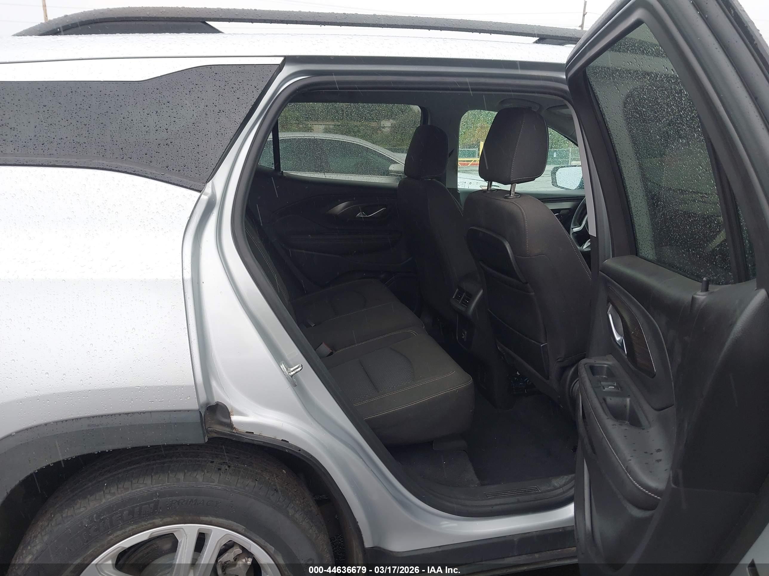 GMC TERRAIN image 8