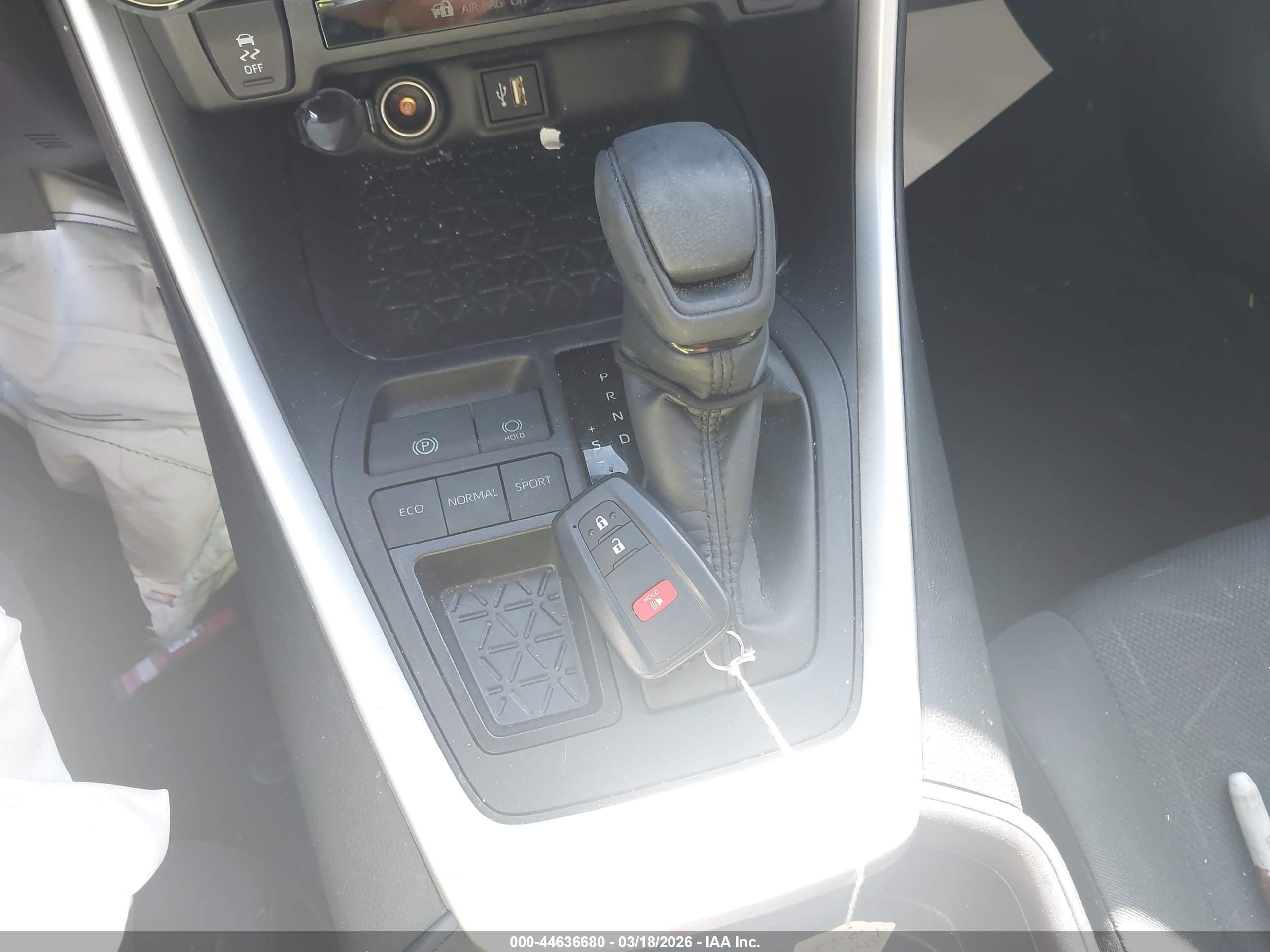 TOYOTA RAV4 image 11