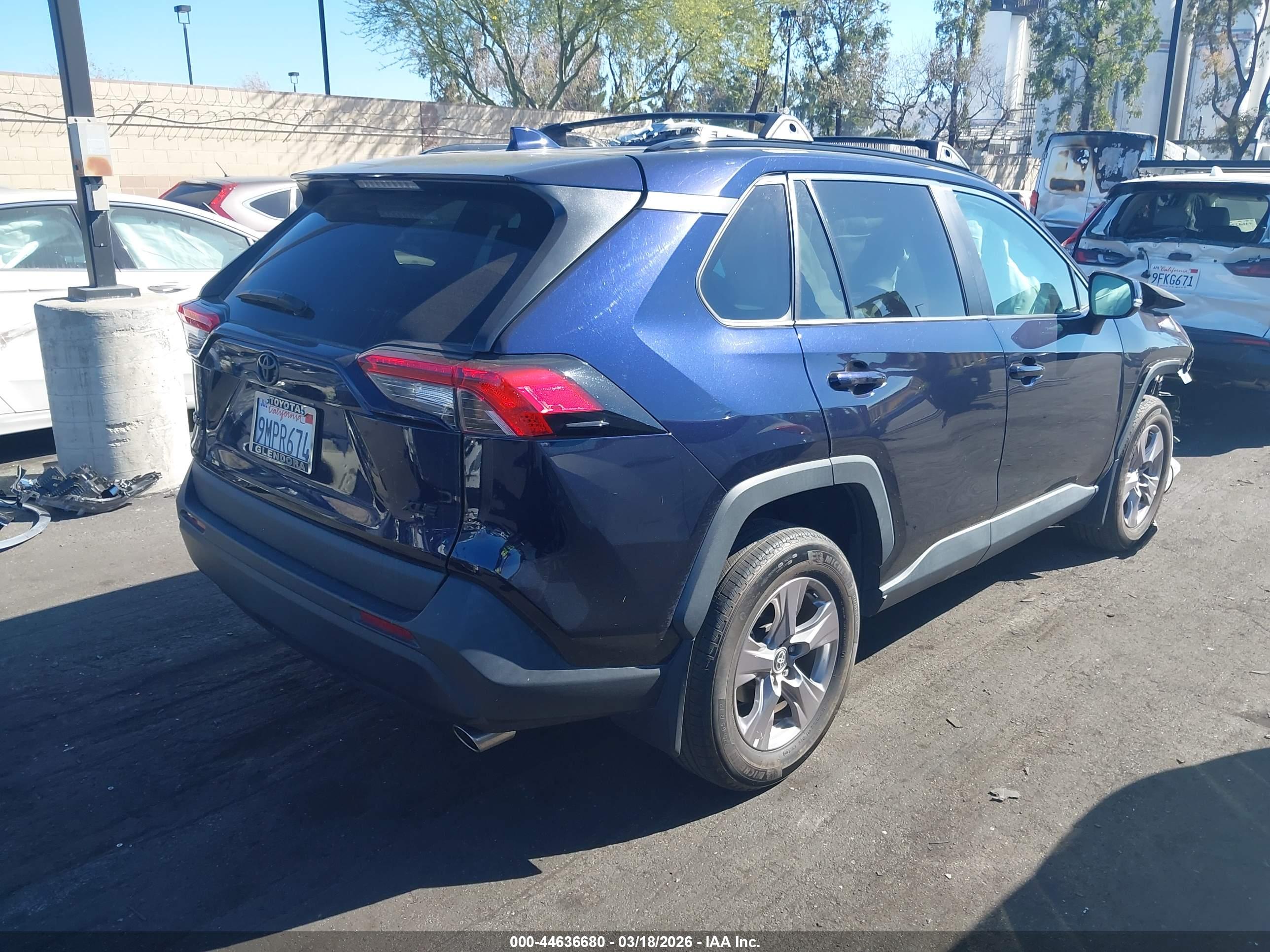 TOYOTA RAV4 image 4