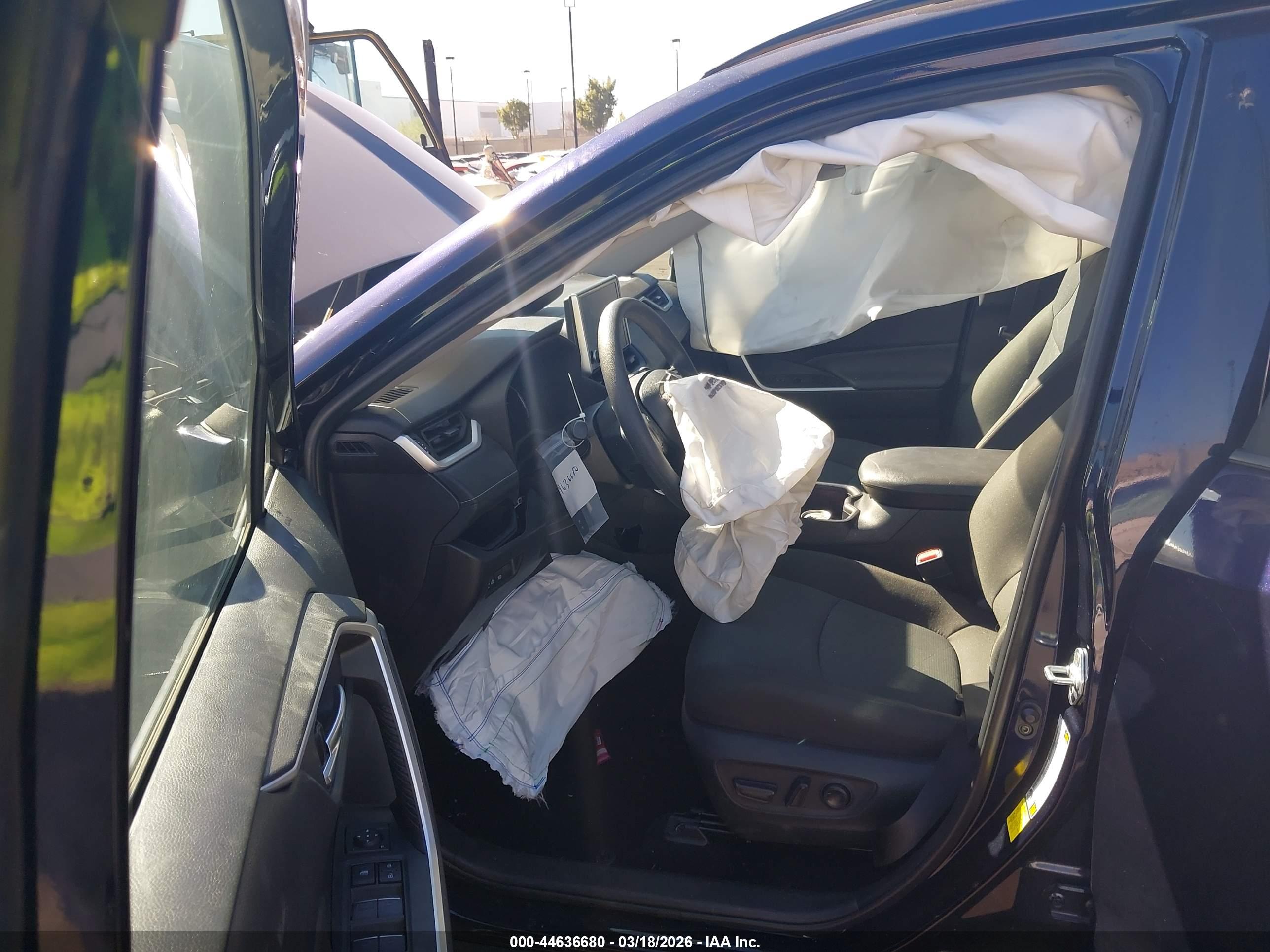 TOYOTA RAV4 image 5