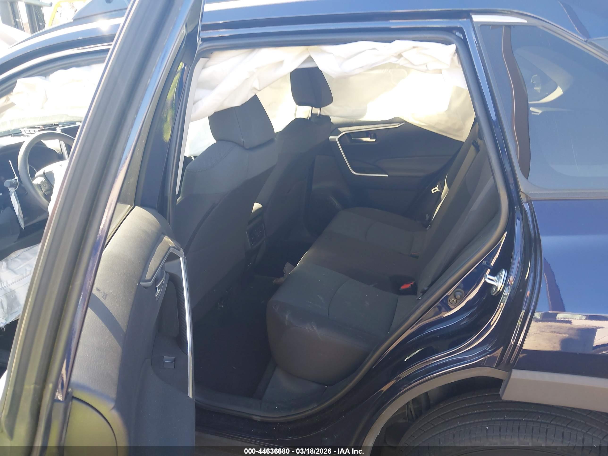 TOYOTA RAV4 image 8