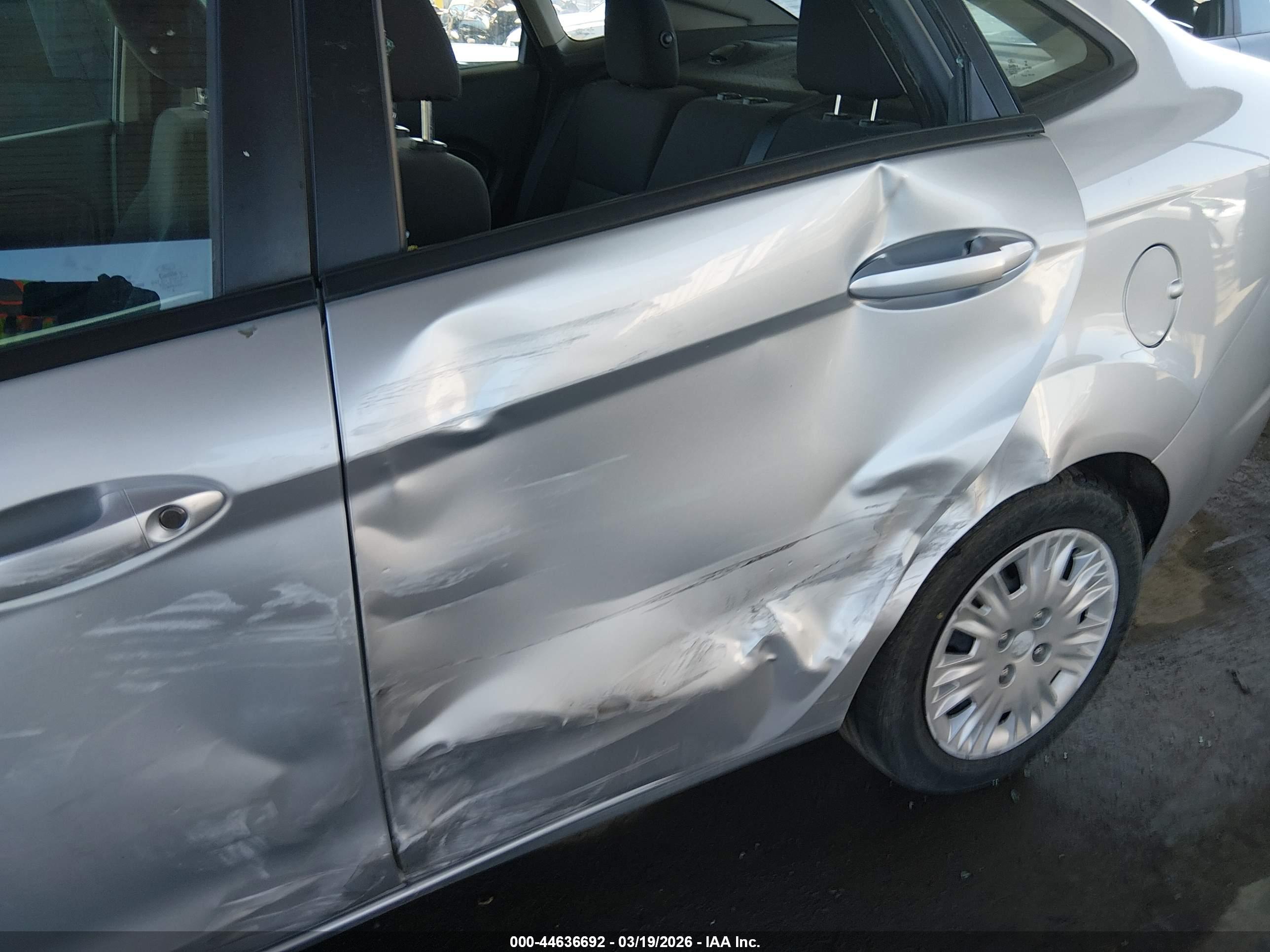 FORD FIESTA image 6