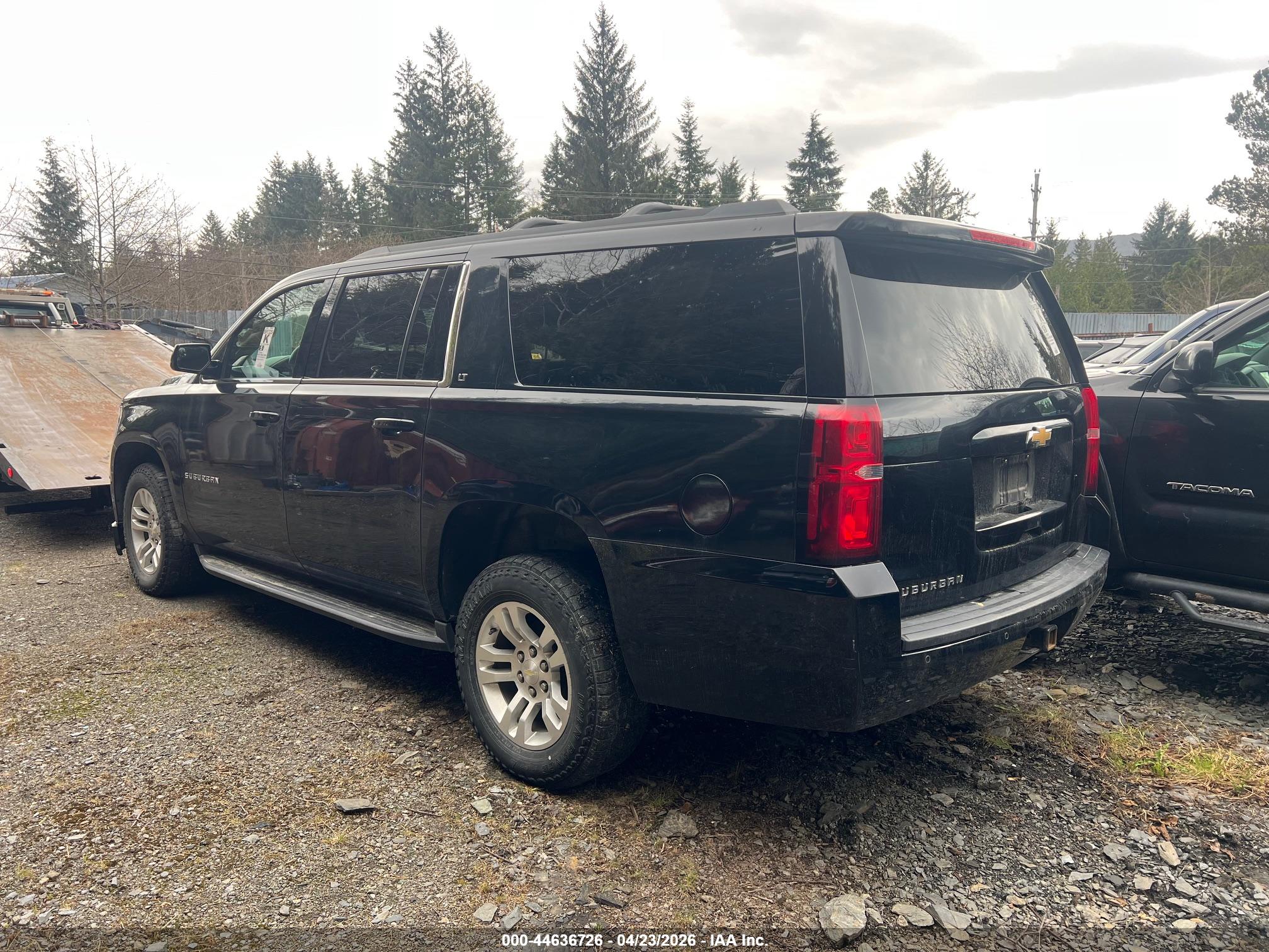 CHEVROLET SUBURBAN image 3