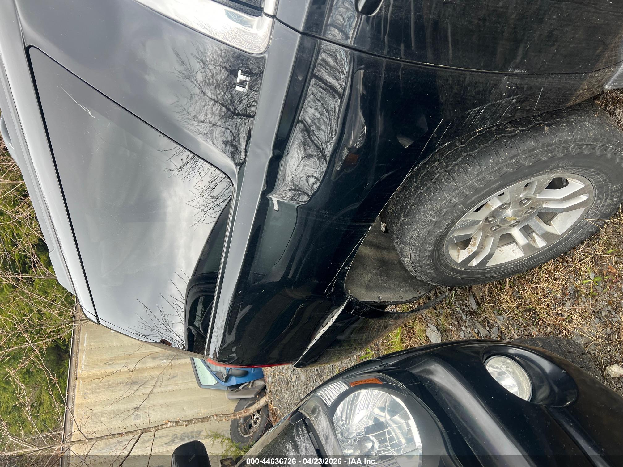 CHEVROLET SUBURBAN image 6