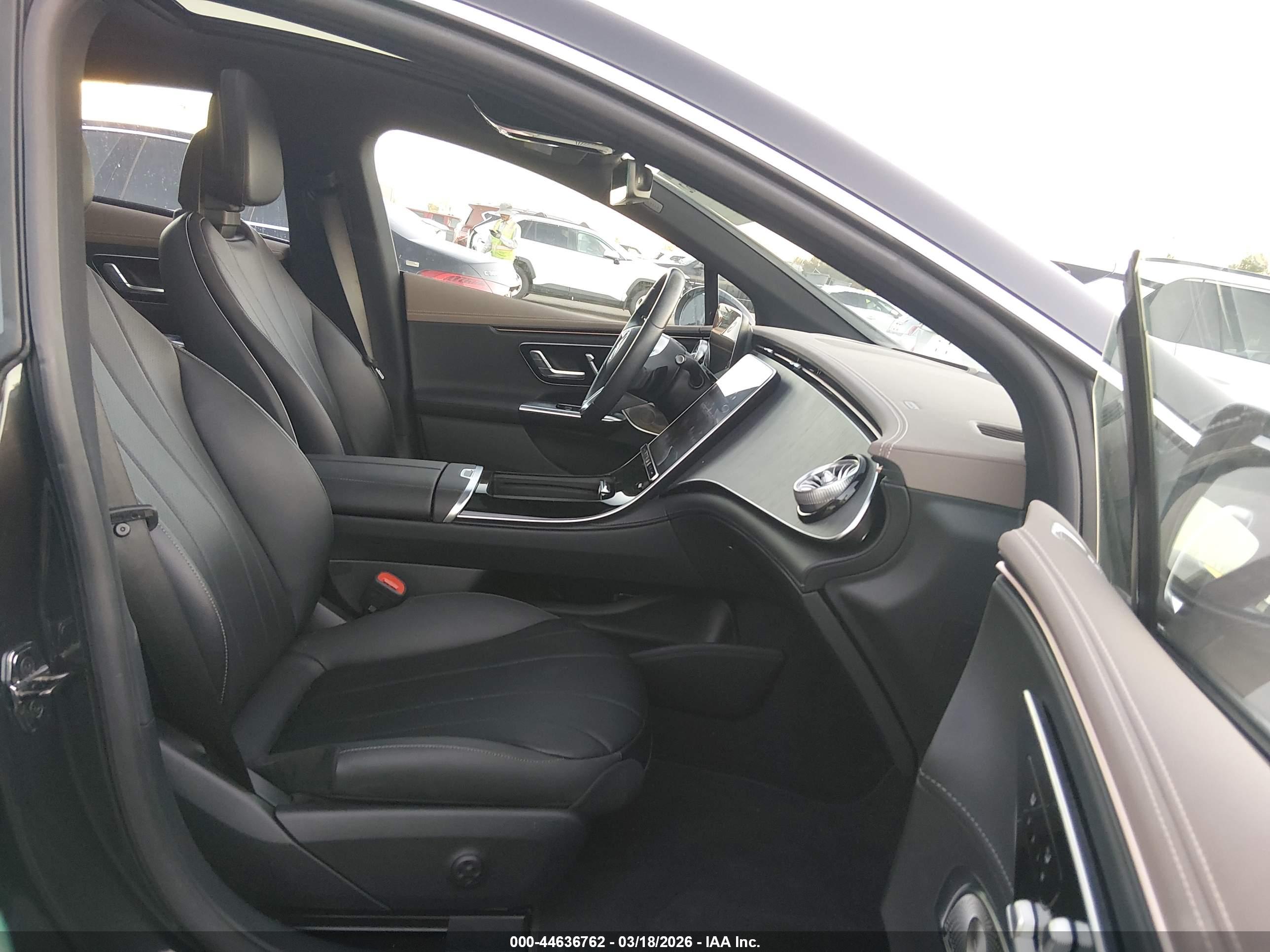 MERCEDES-BENZ EQE image 5