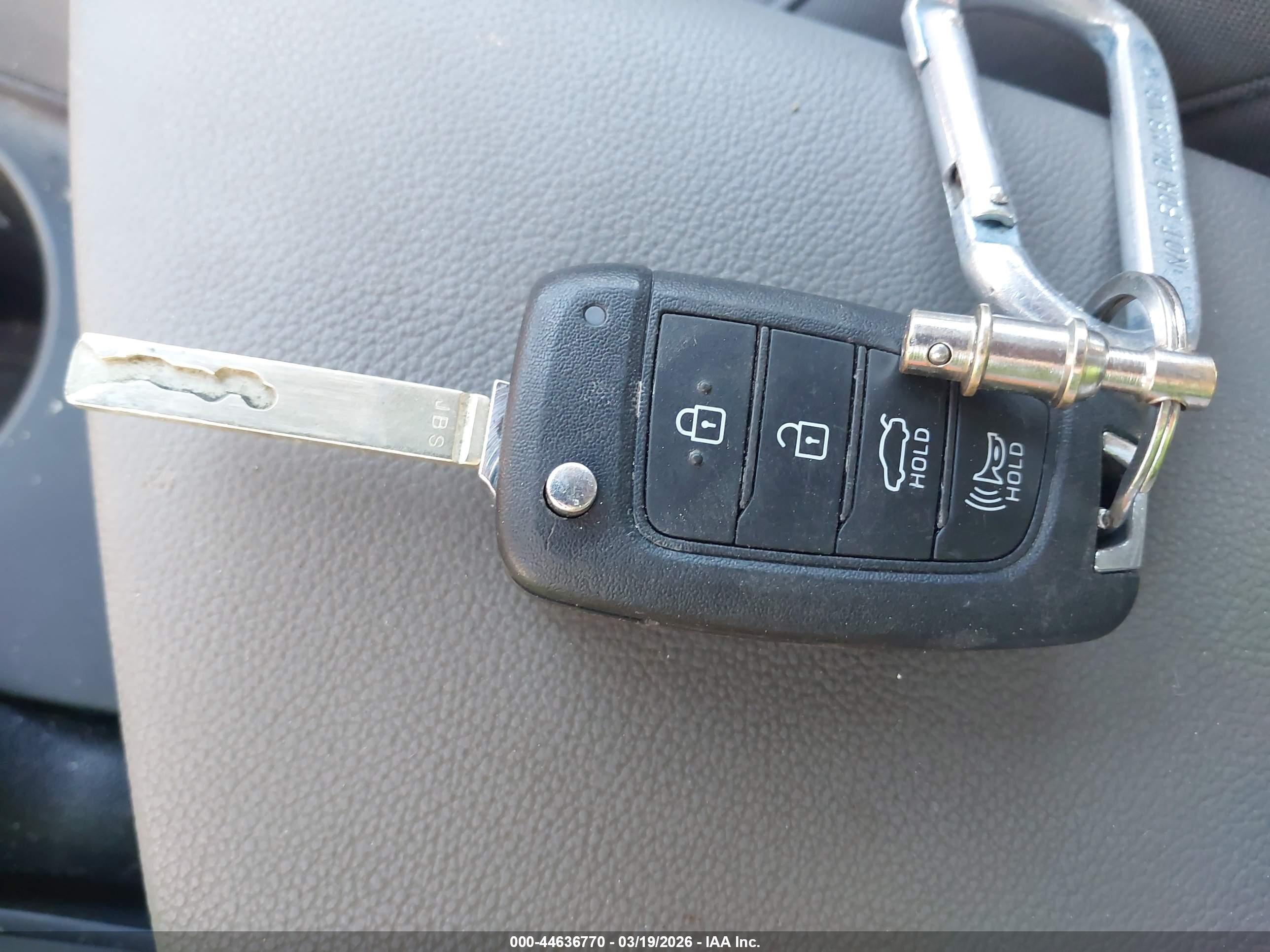 HYUNDAI ELANTRA image 11
