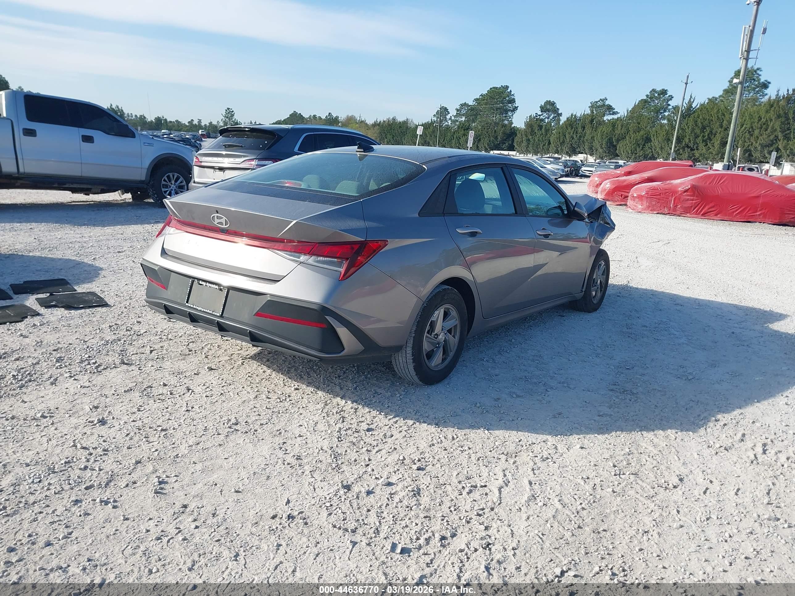 HYUNDAI ELANTRA image 4