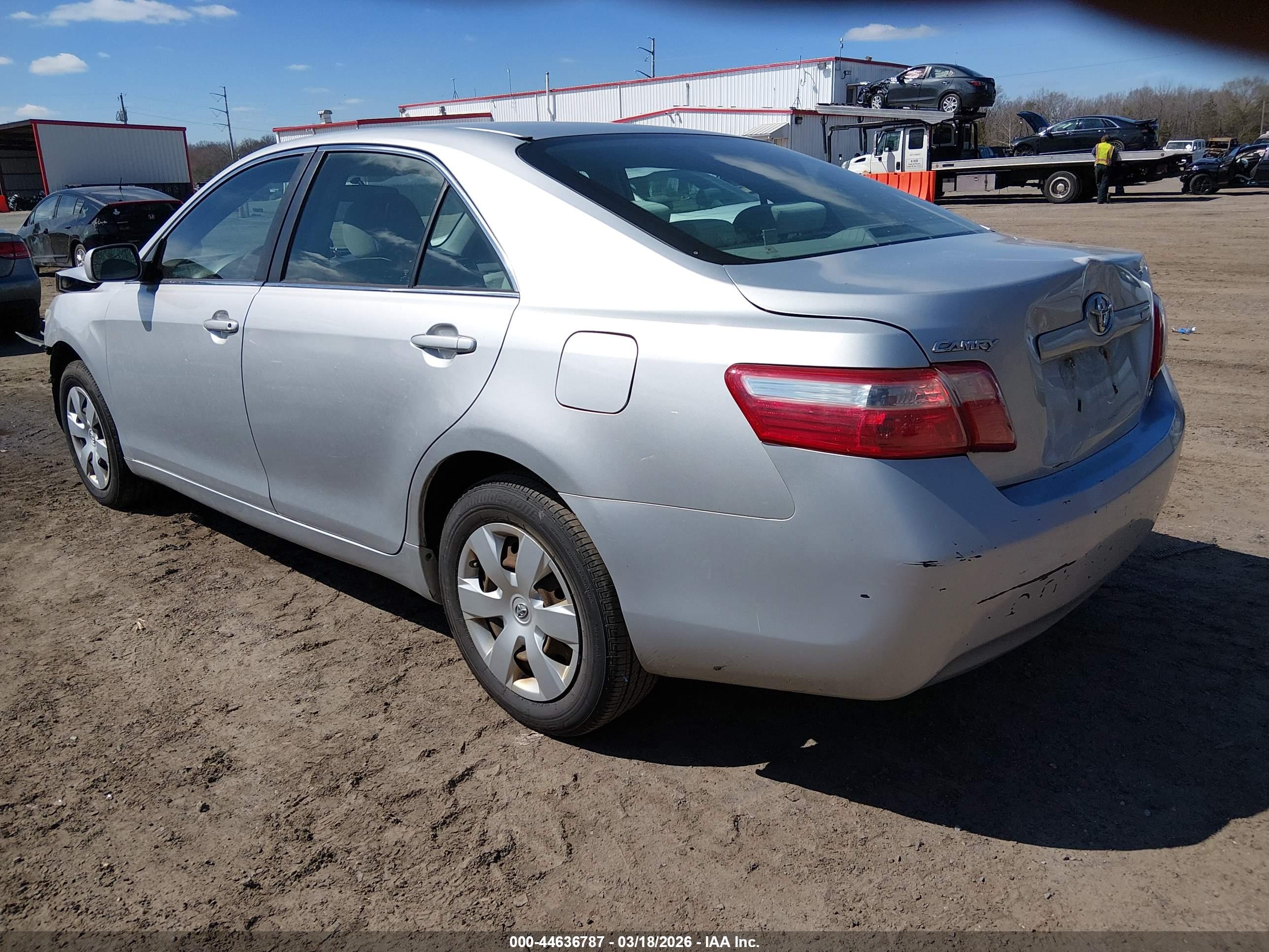 TOYOTA CAMRY image 3