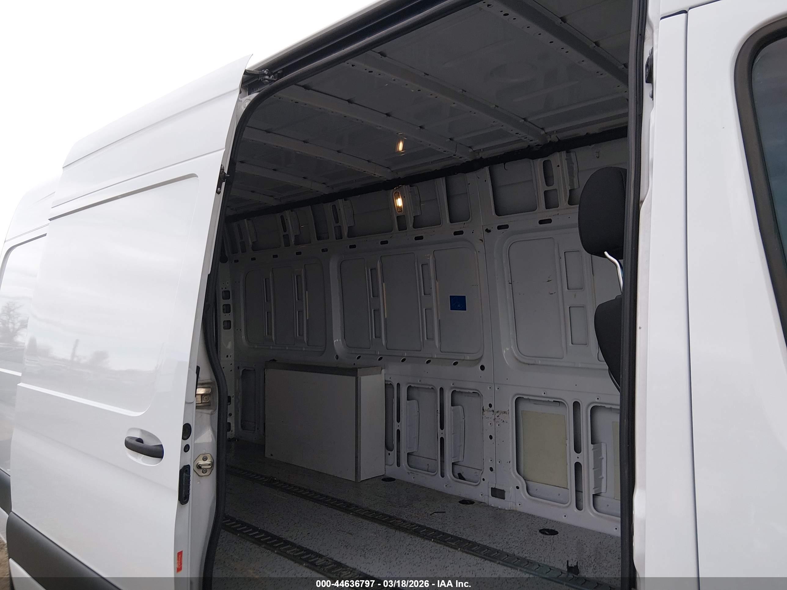MERCEDES-BENZ SPRINTER image 8