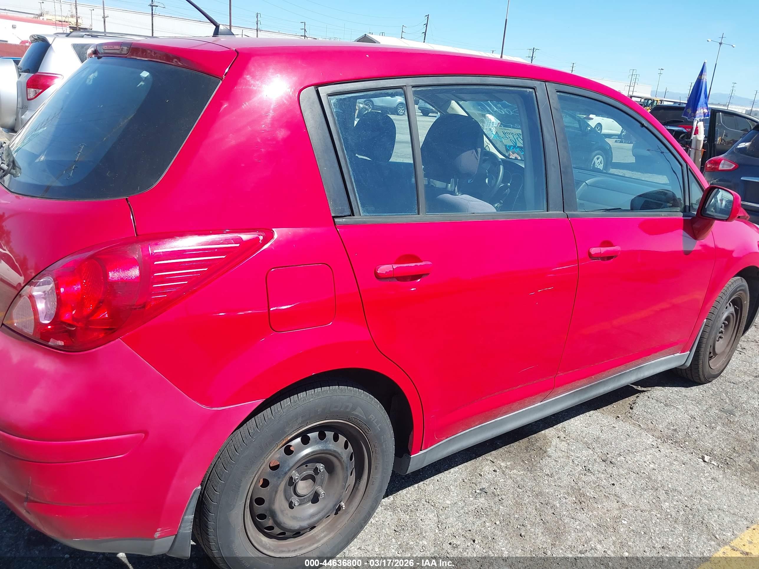 NISSAN VERSA image 6