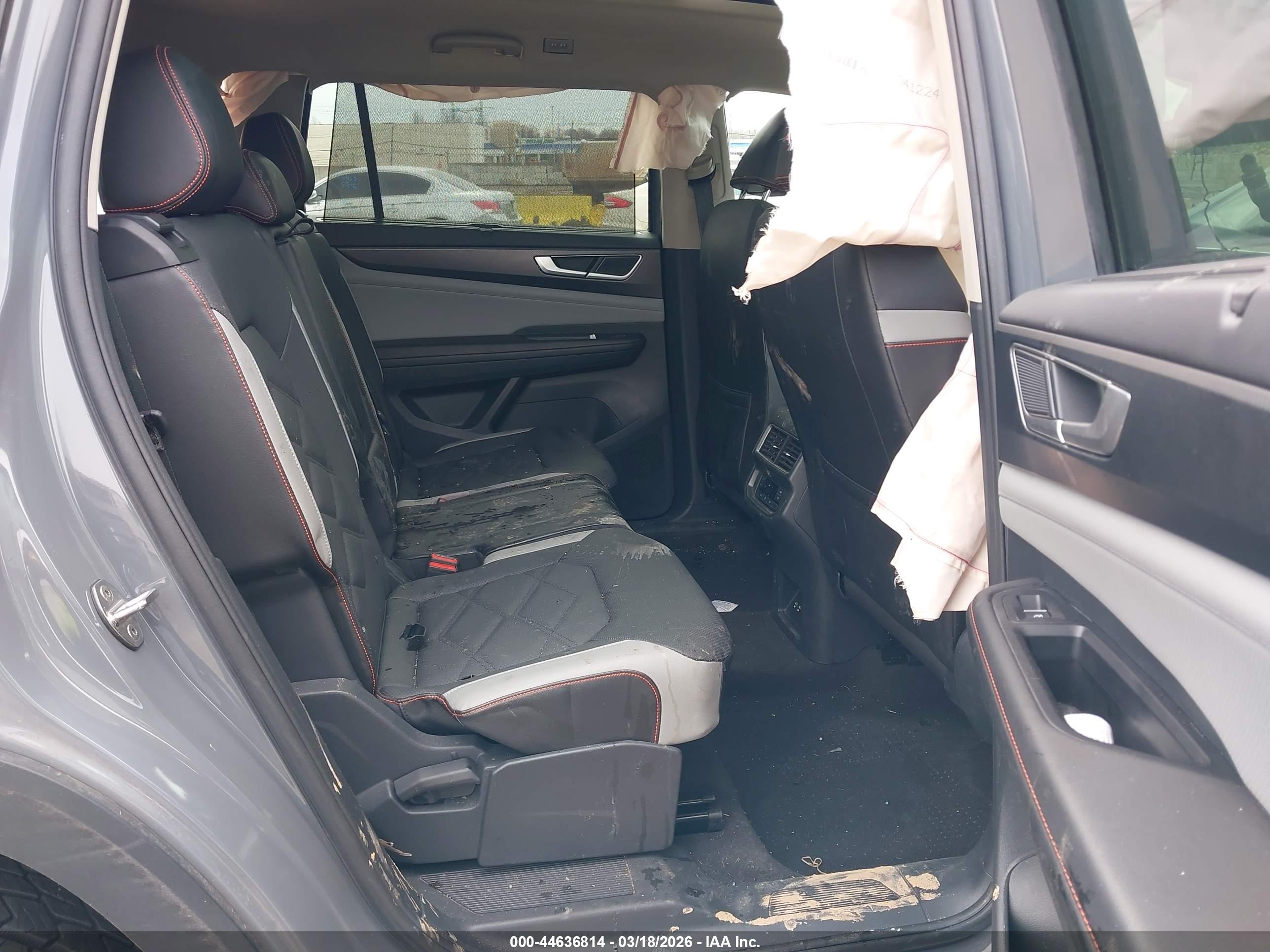 VOLKSWAGEN ATLAS image 8