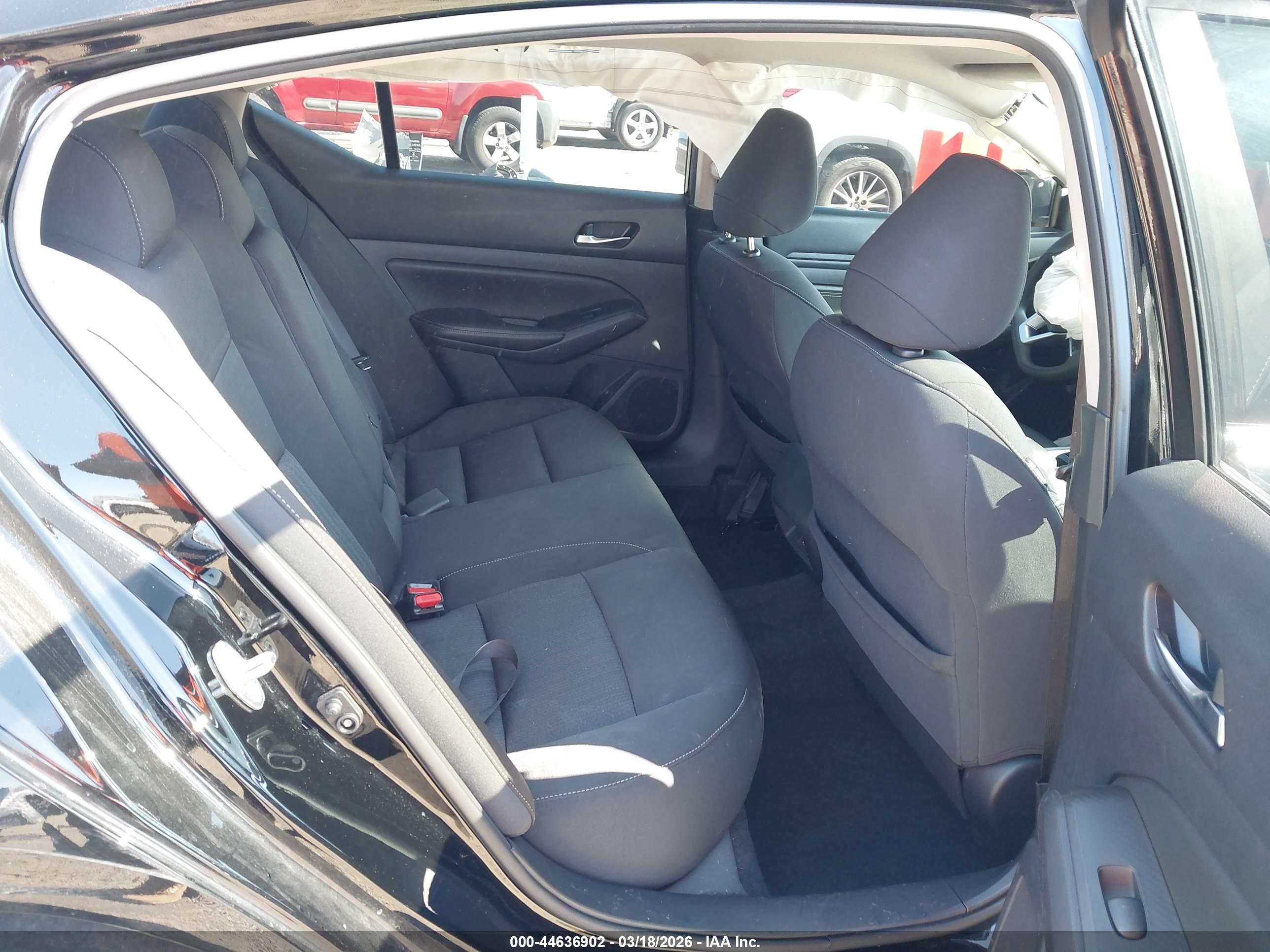 NISSAN ALTIMA image 8