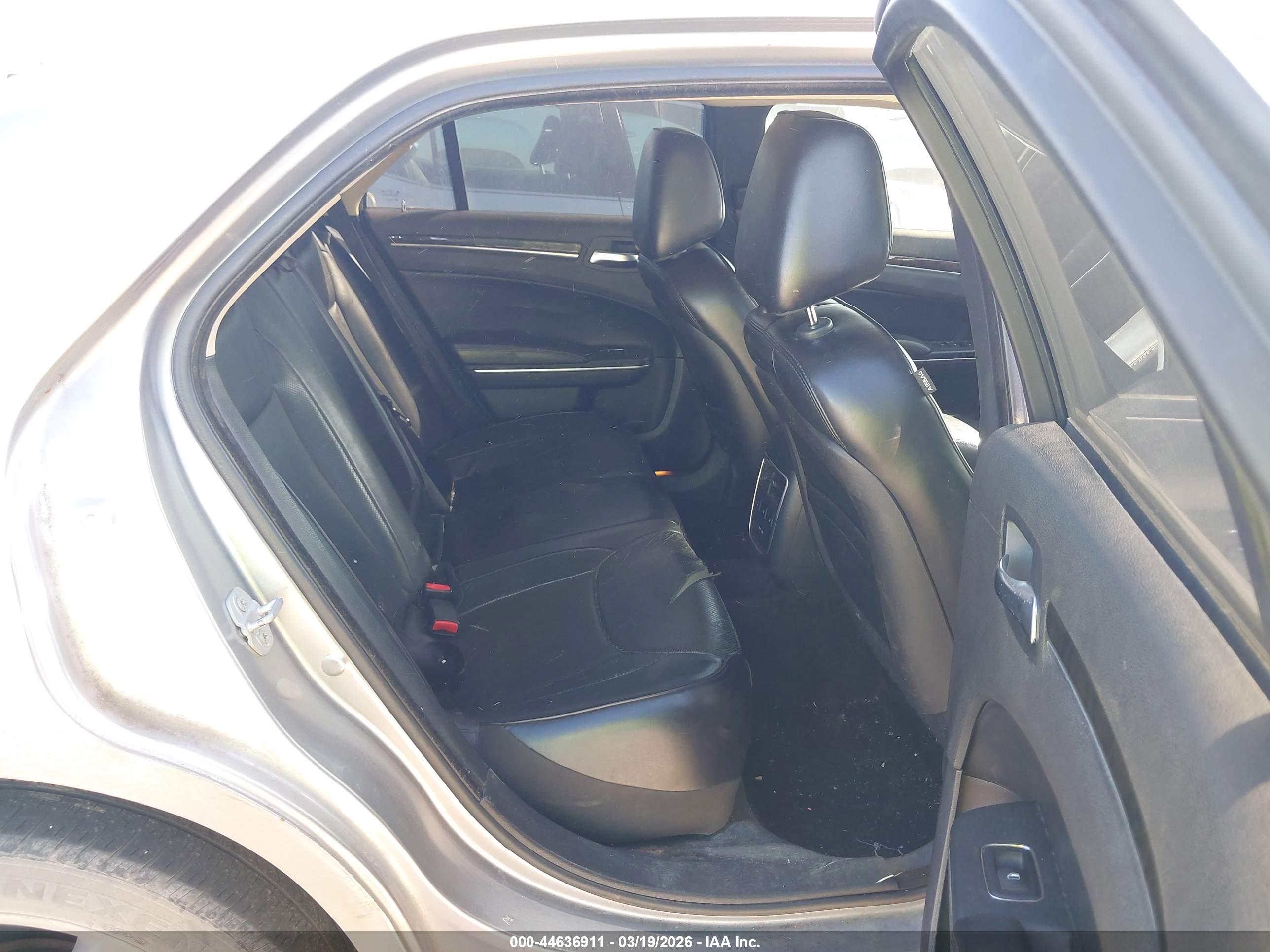 CHRYSLER 300C image 8