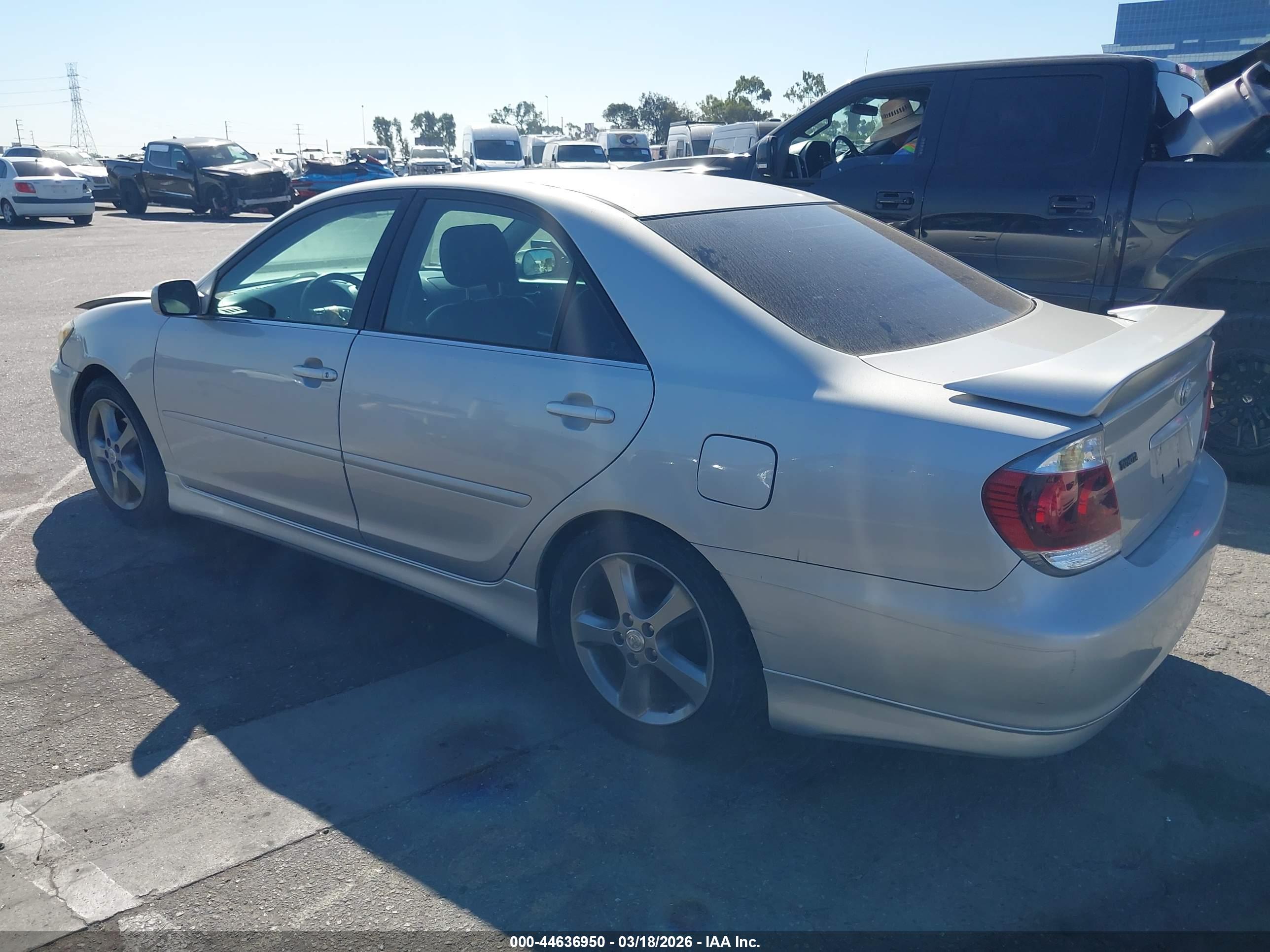 TOYOTA CAMRY image 3