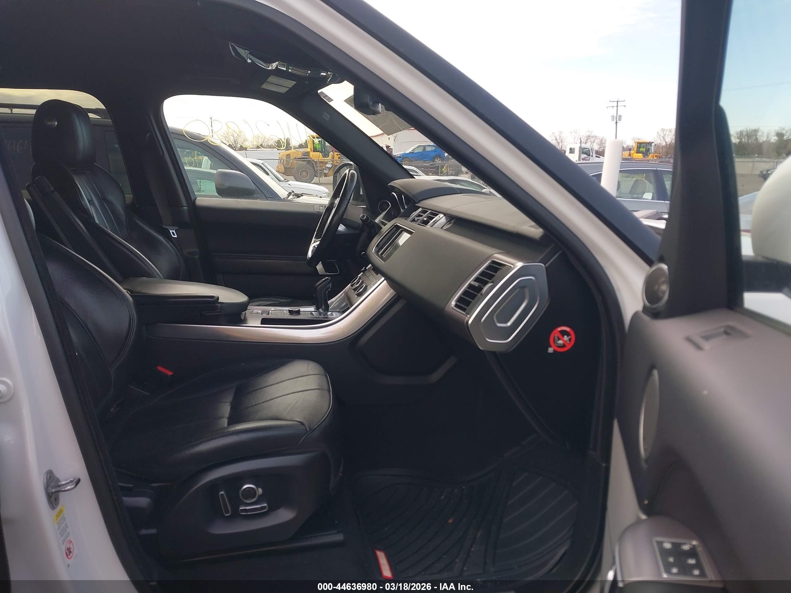 LAND ROVER image 5