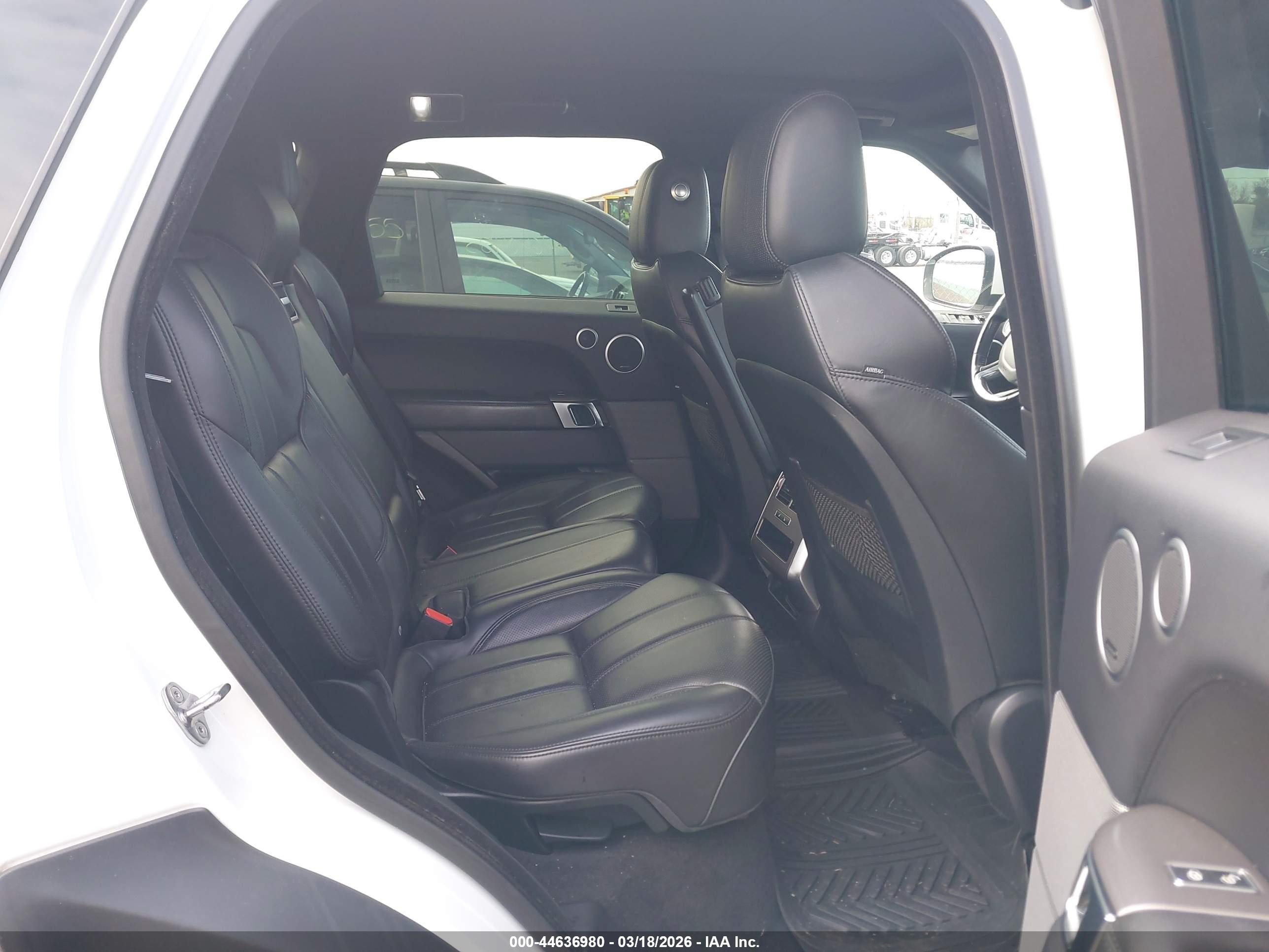 LAND ROVER image 8