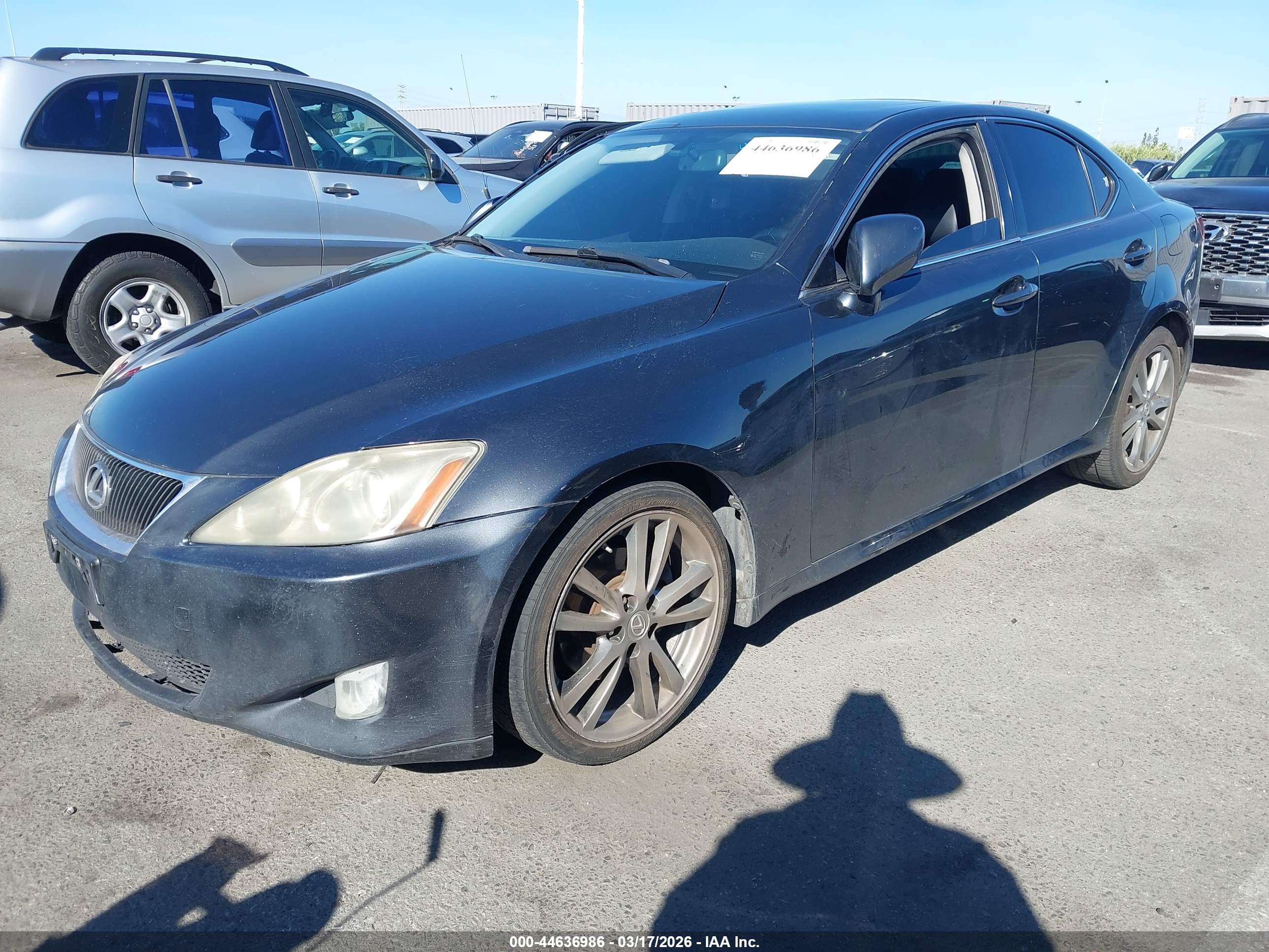 LEXUS IS image 2