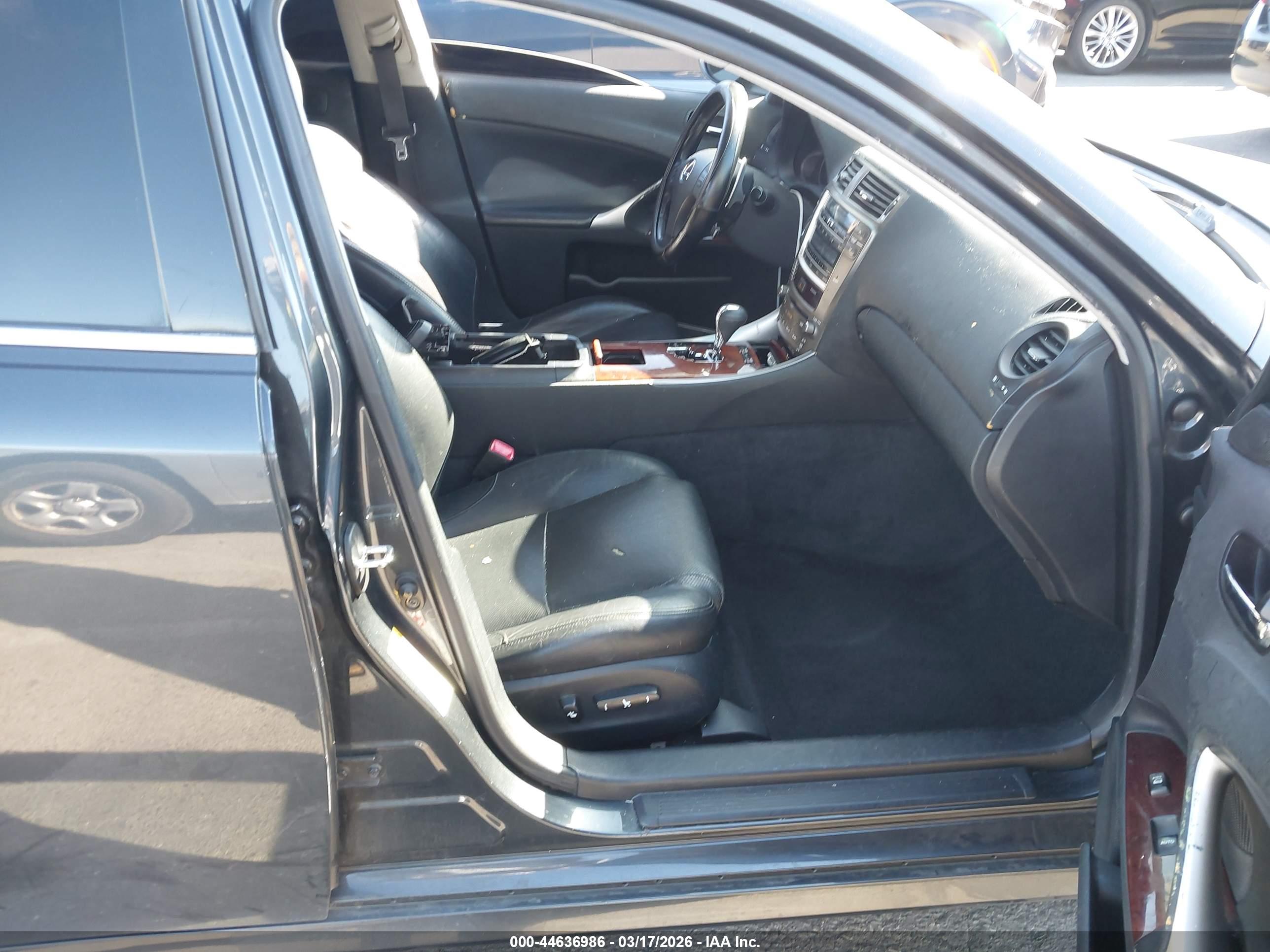 LEXUS IS image 5