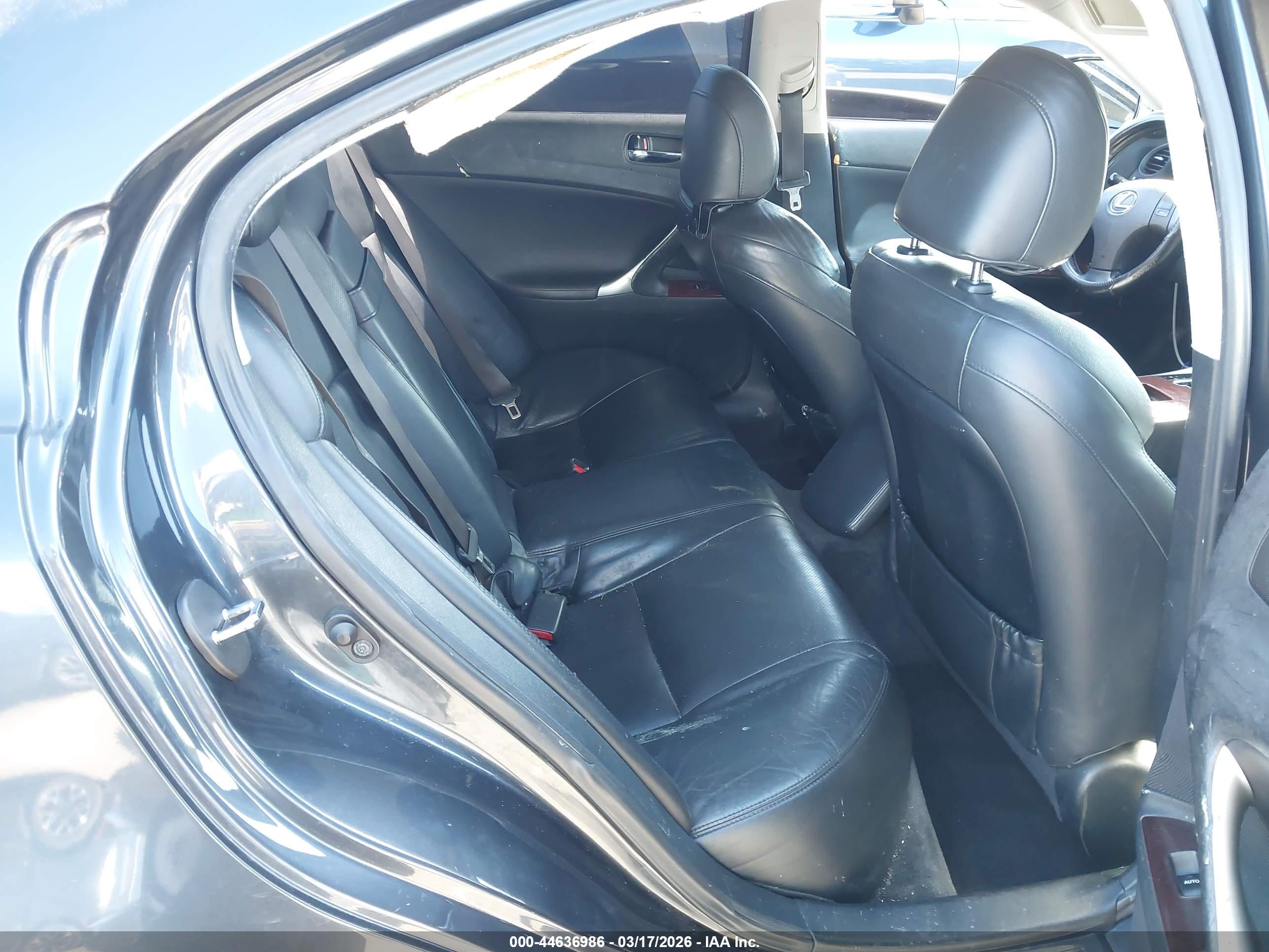 LEXUS IS image 8