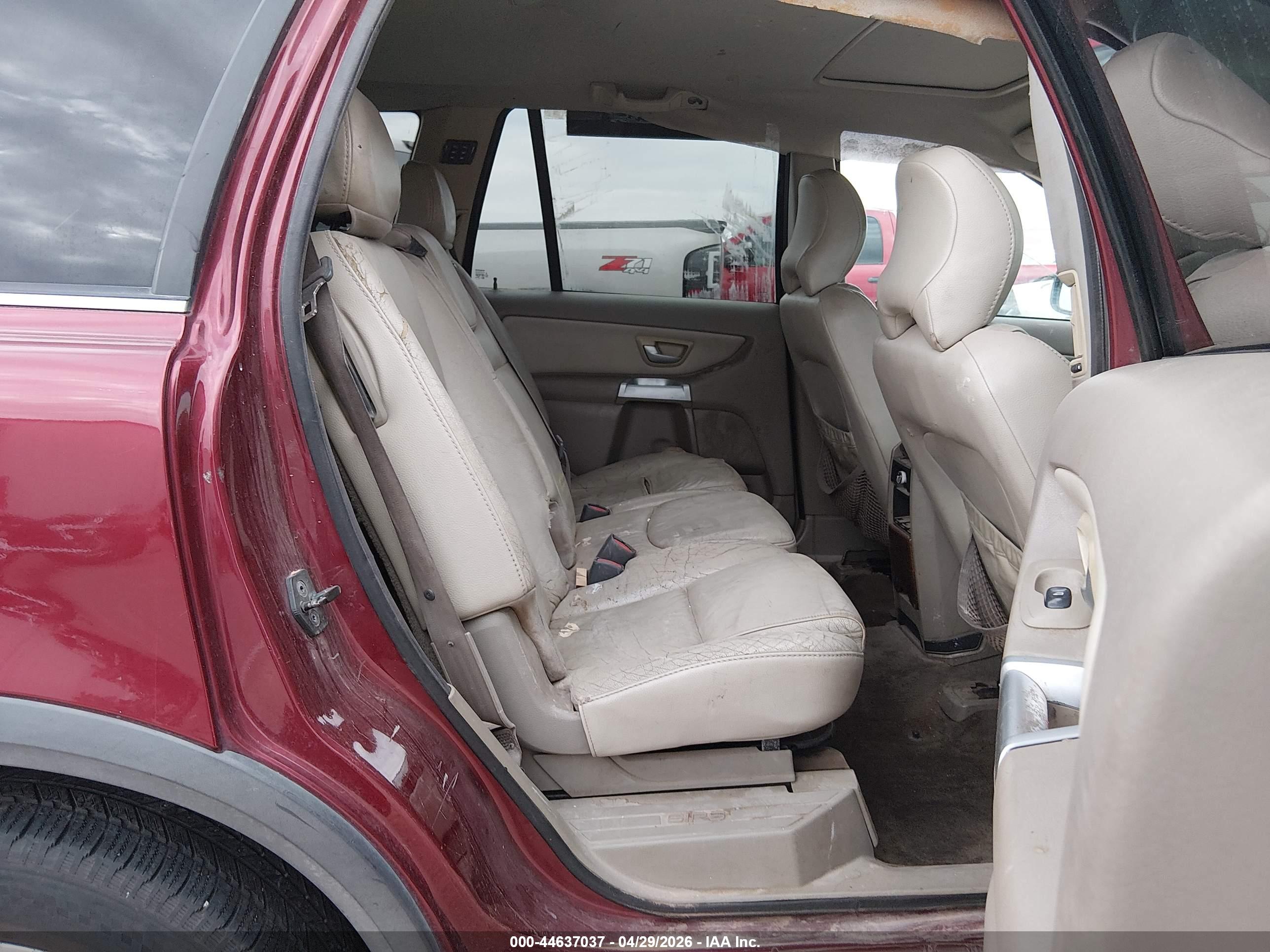 VOLVO XC90 image 8