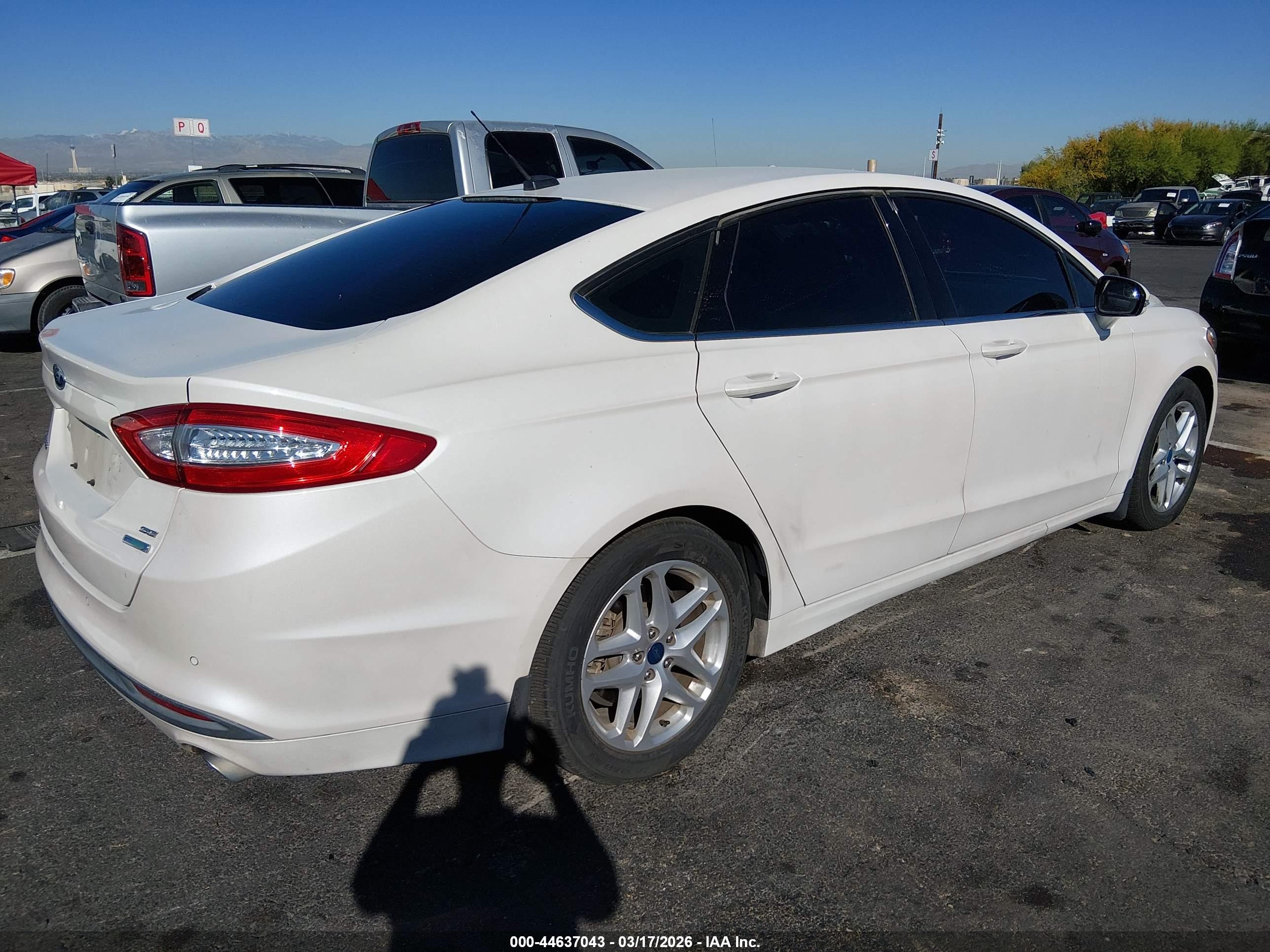 FORD FUSION image 4
