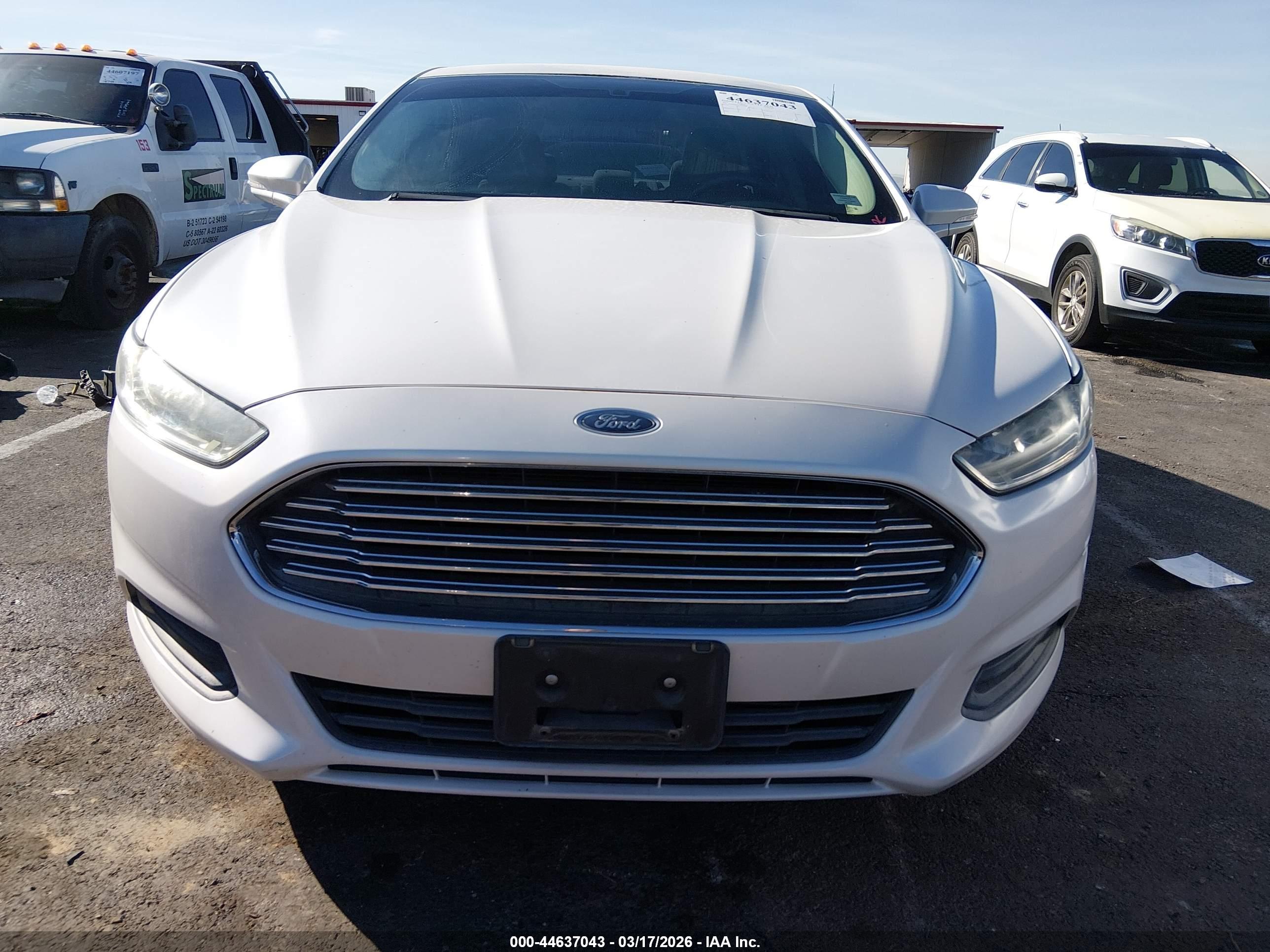 FORD FUSION image 6