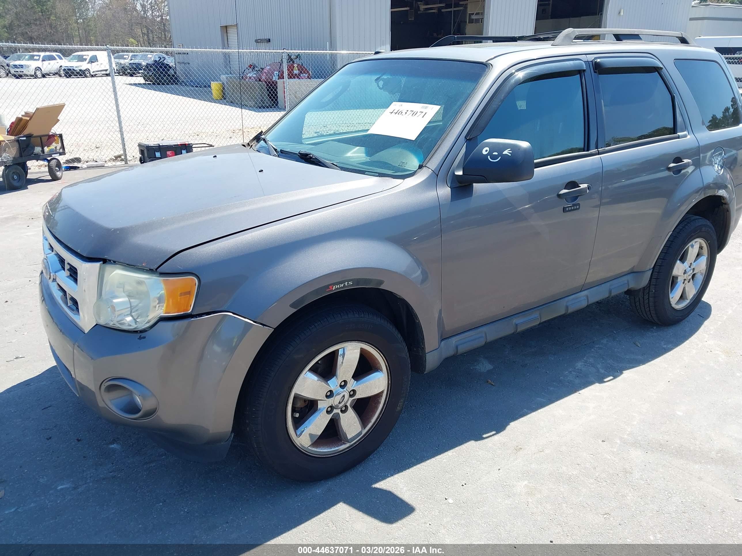 FORD ESCAPE image 2