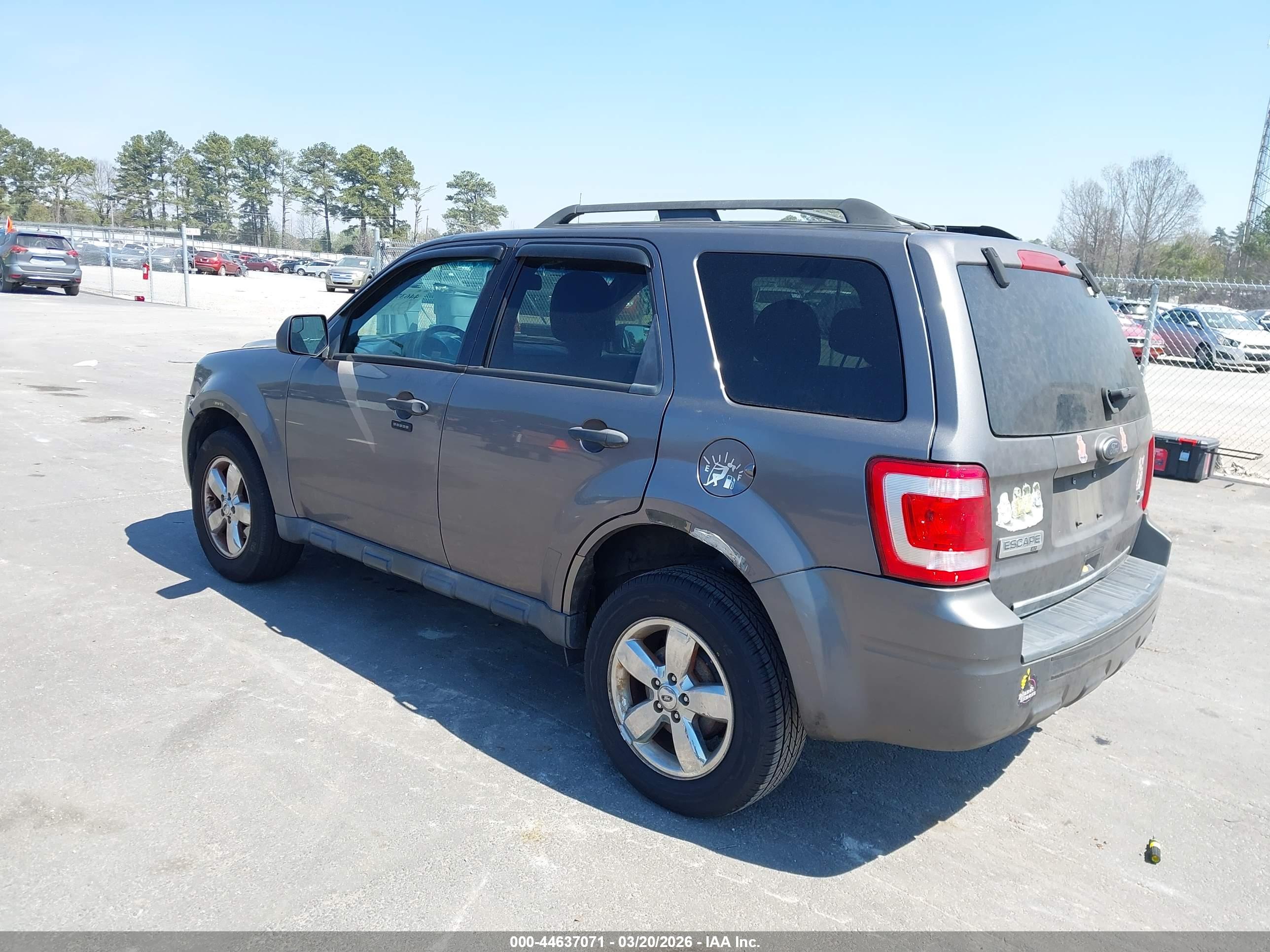 FORD ESCAPE image 3