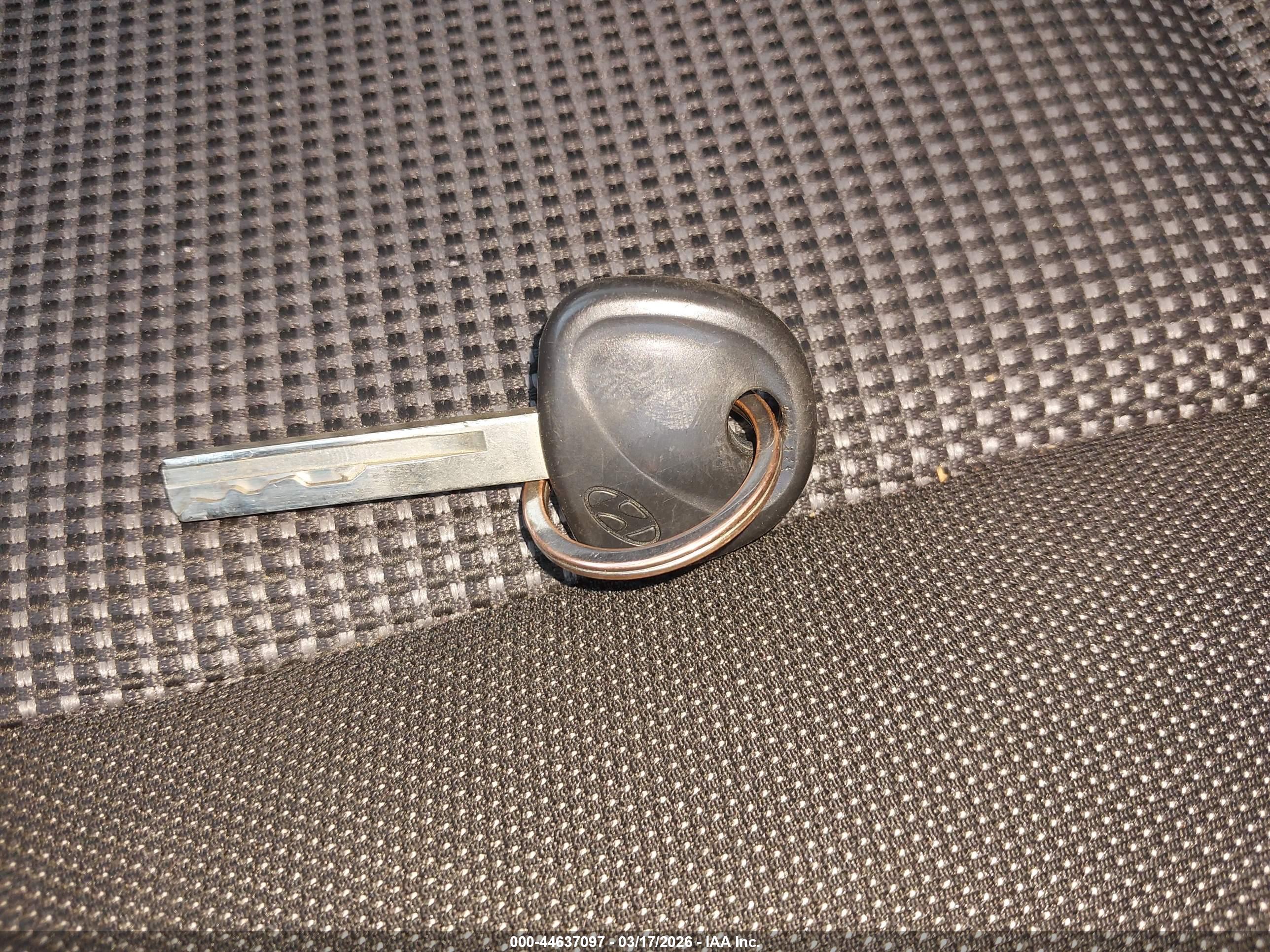 HYUNDAI ELANTRA image 11