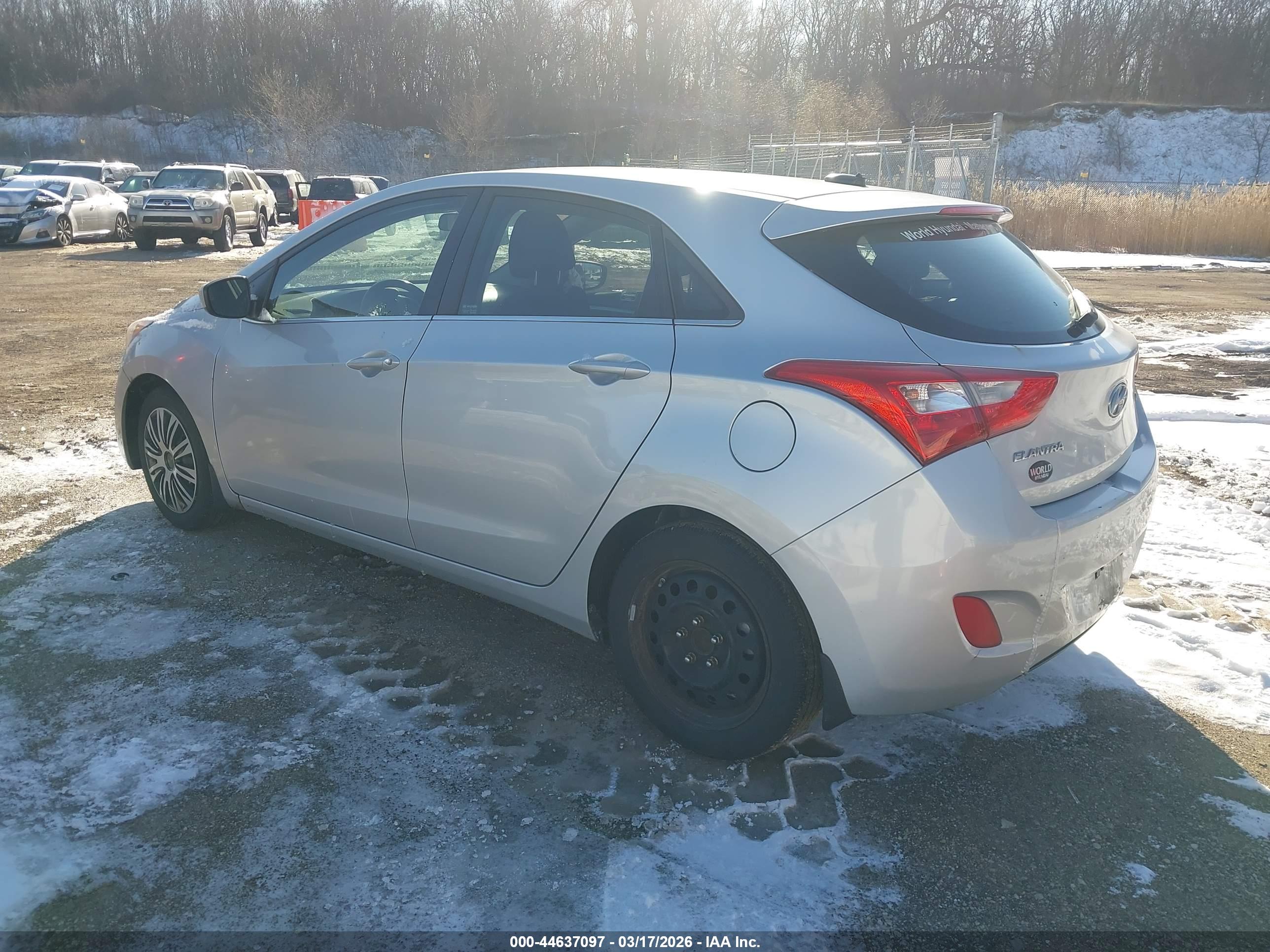 HYUNDAI ELANTRA image 3