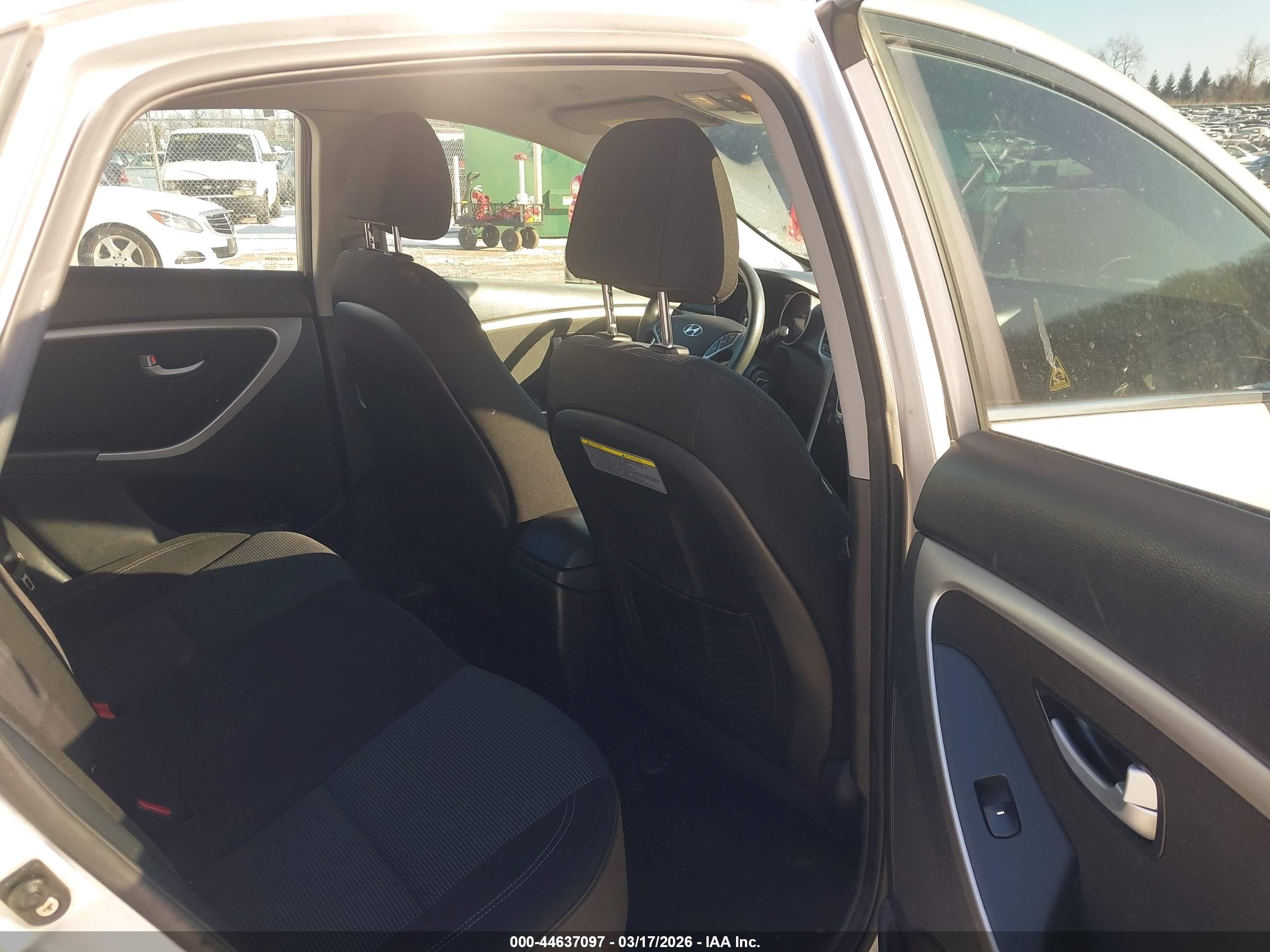 HYUNDAI ELANTRA image 8