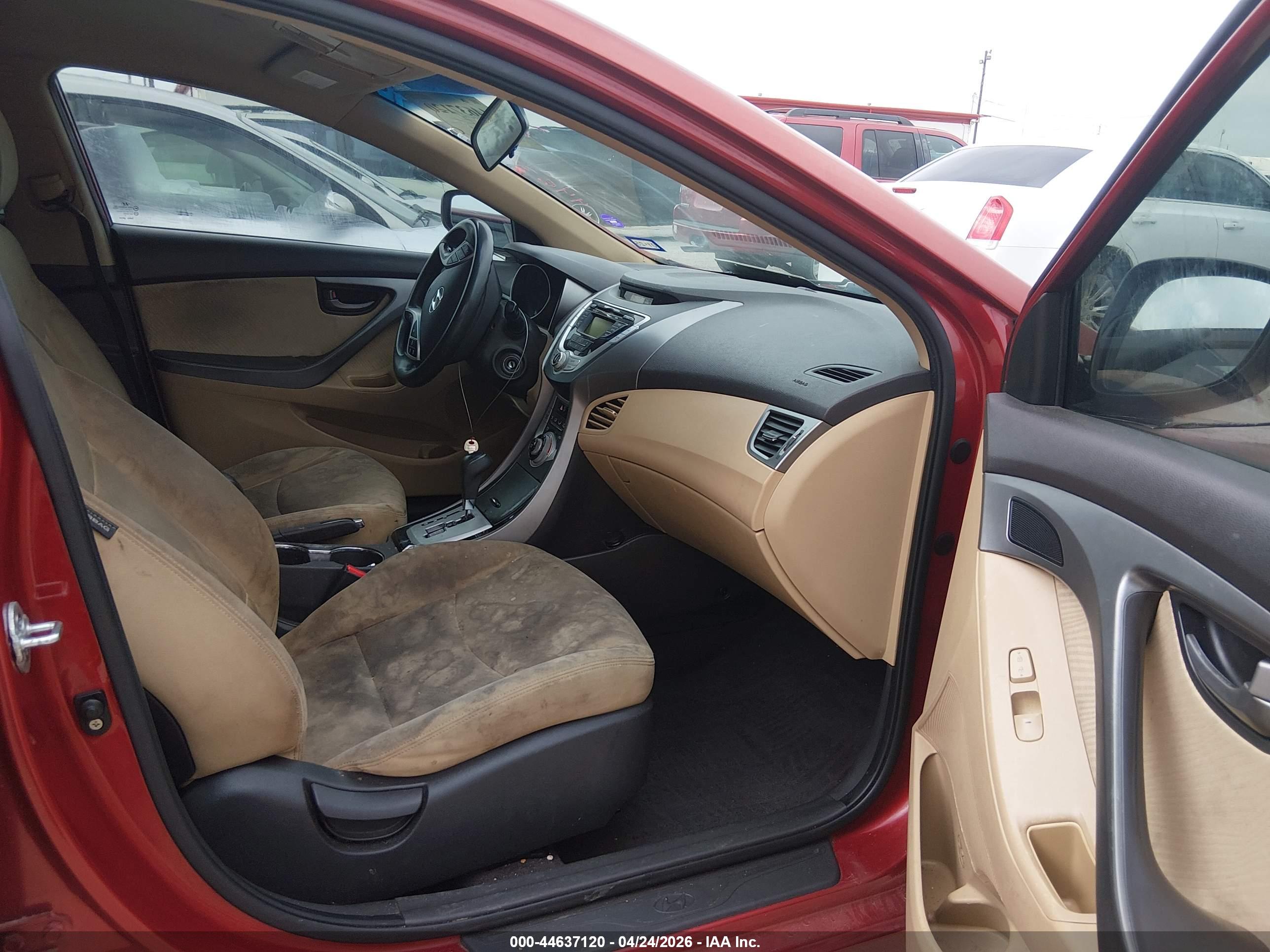 HYUNDAI ELANTRA image 5