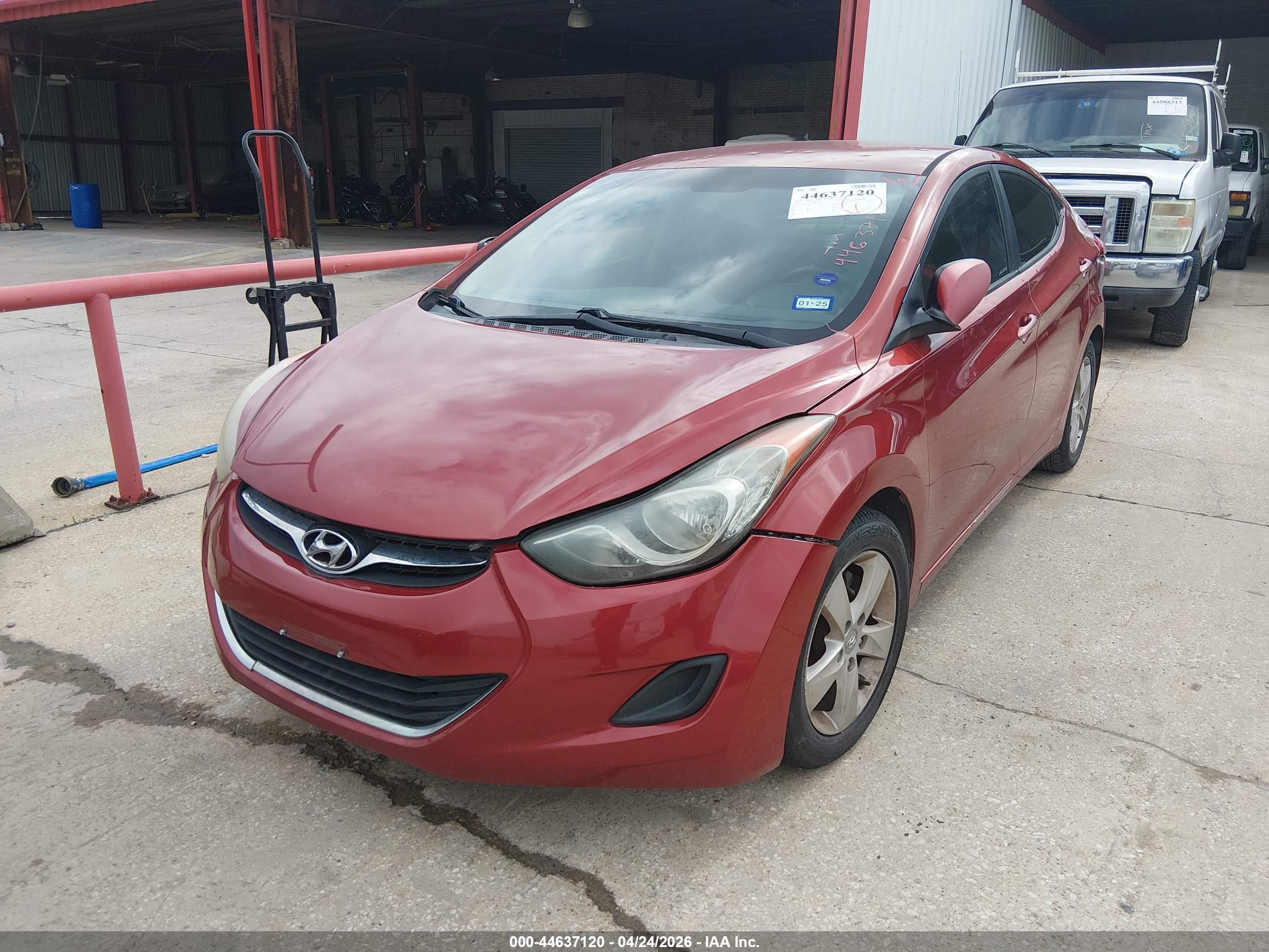 HYUNDAI ELANTRA image 6