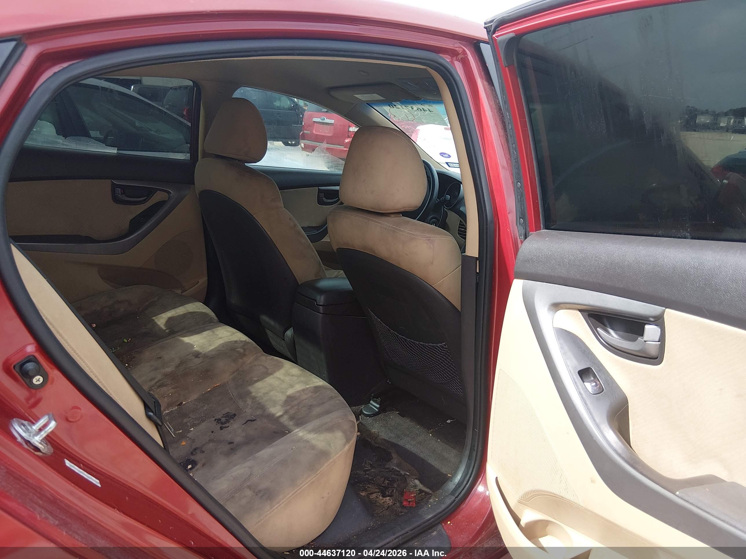HYUNDAI ELANTRA image 8