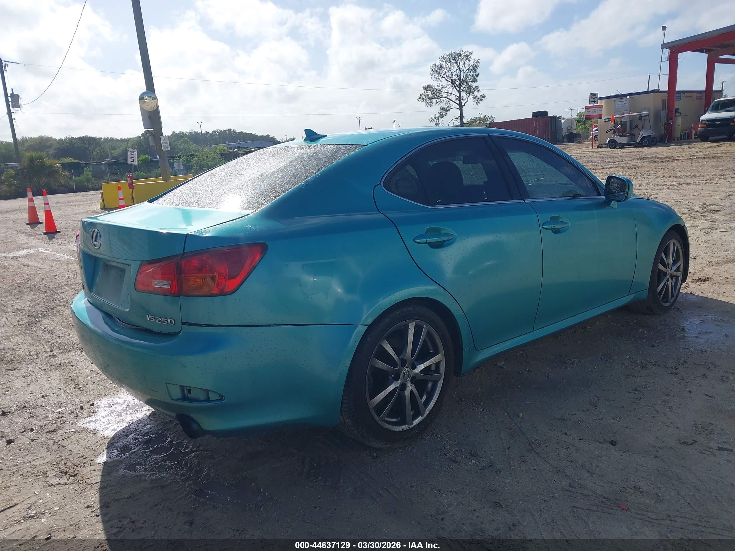 LEXUS IS image 4